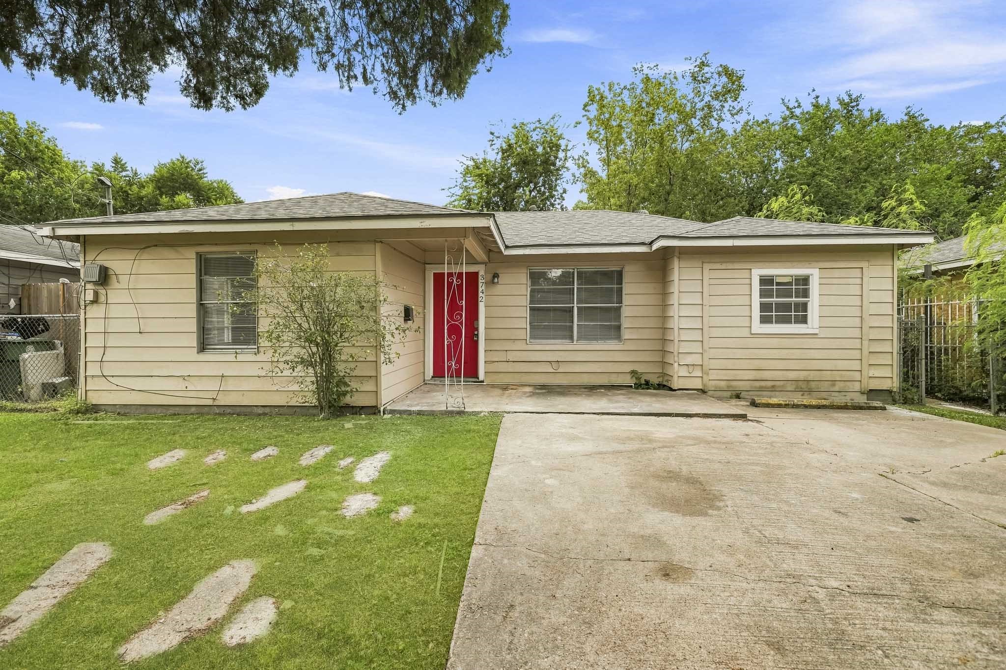 3742 Dreyfus Street Property Photo 1