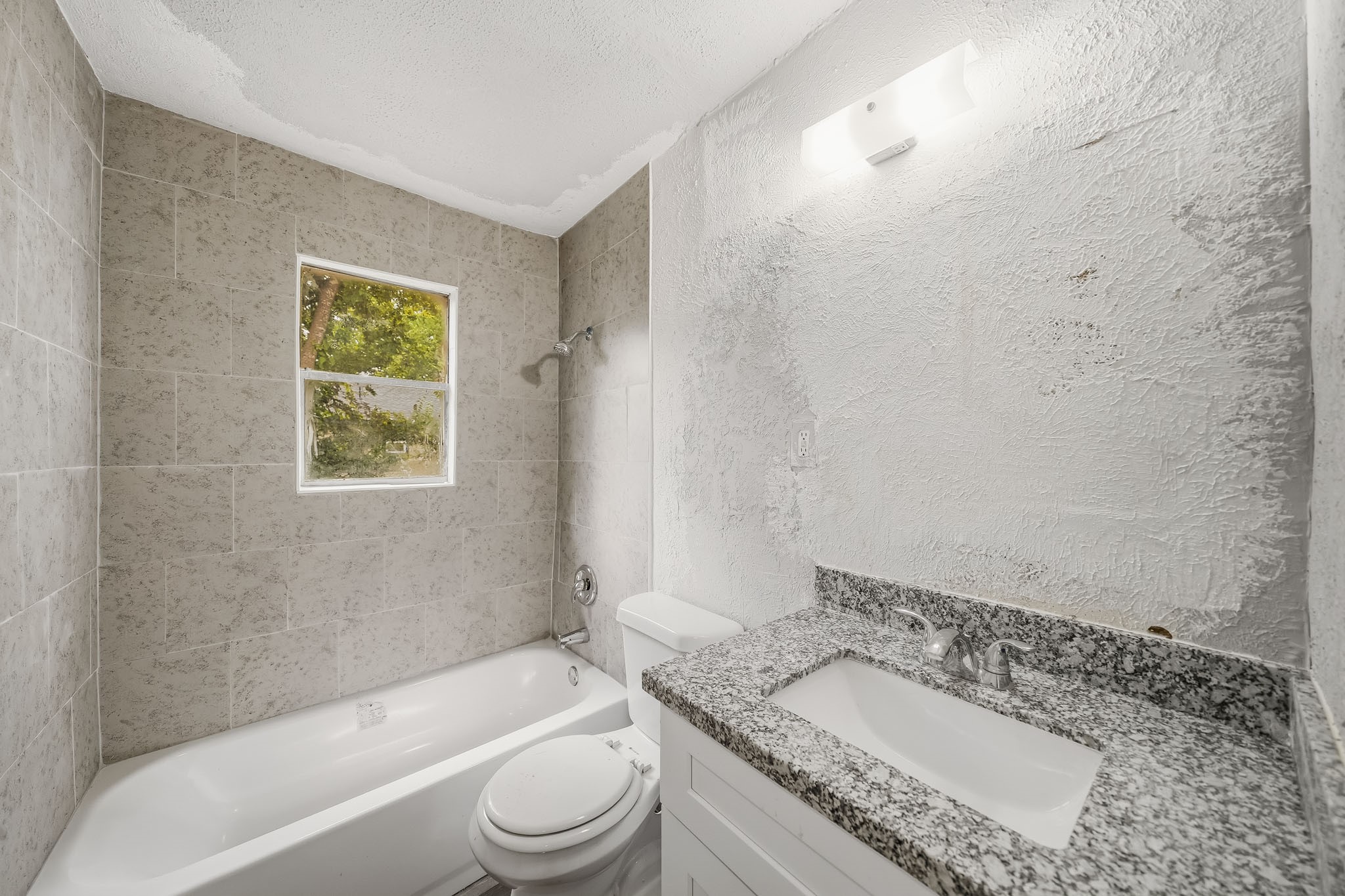 3742 Dreyfus Street Property Photo 5