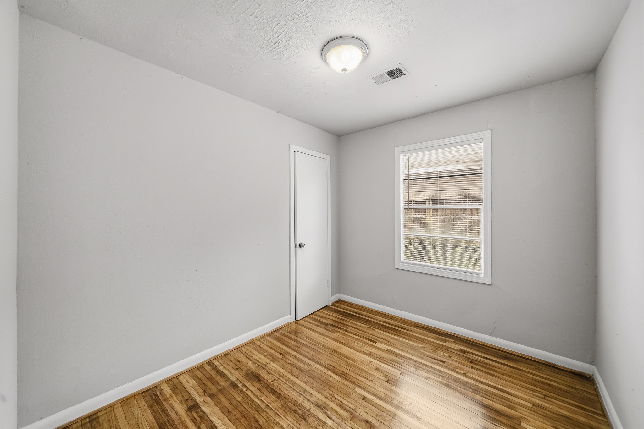 3742 Dreyfus Street Property Photo 7