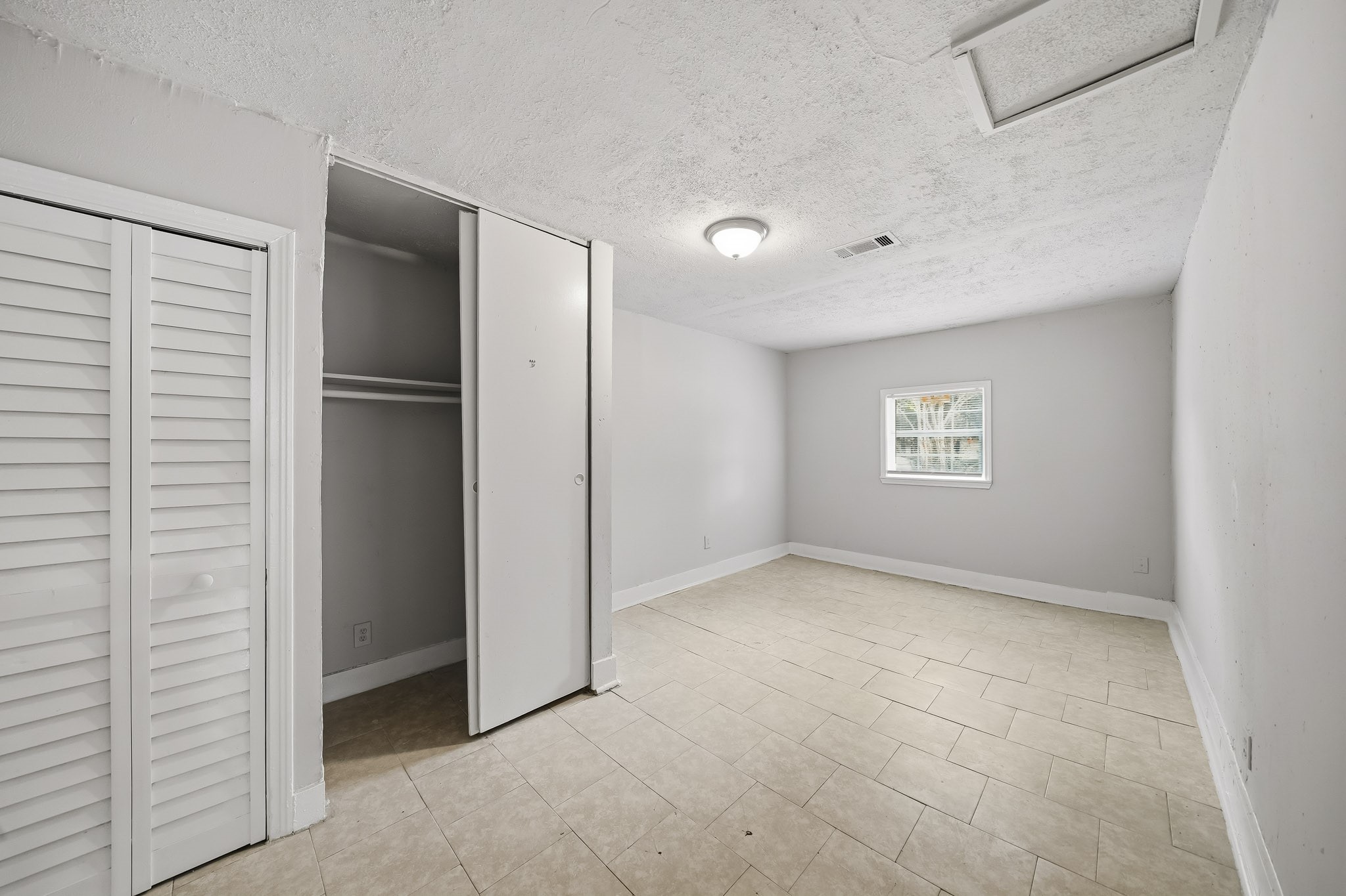 3742 Dreyfus Street Property Photo 9