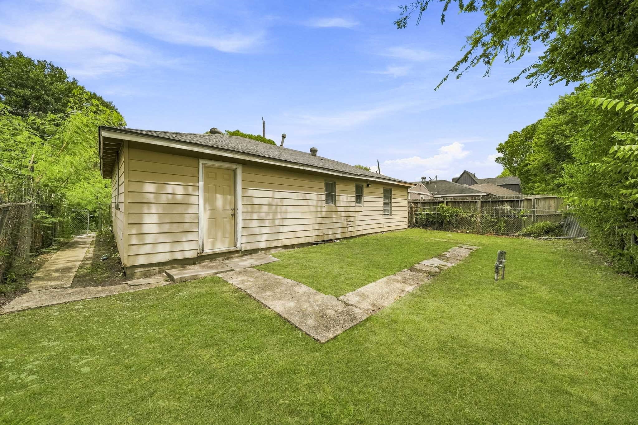 3742 Dreyfus Street Property Photo 11