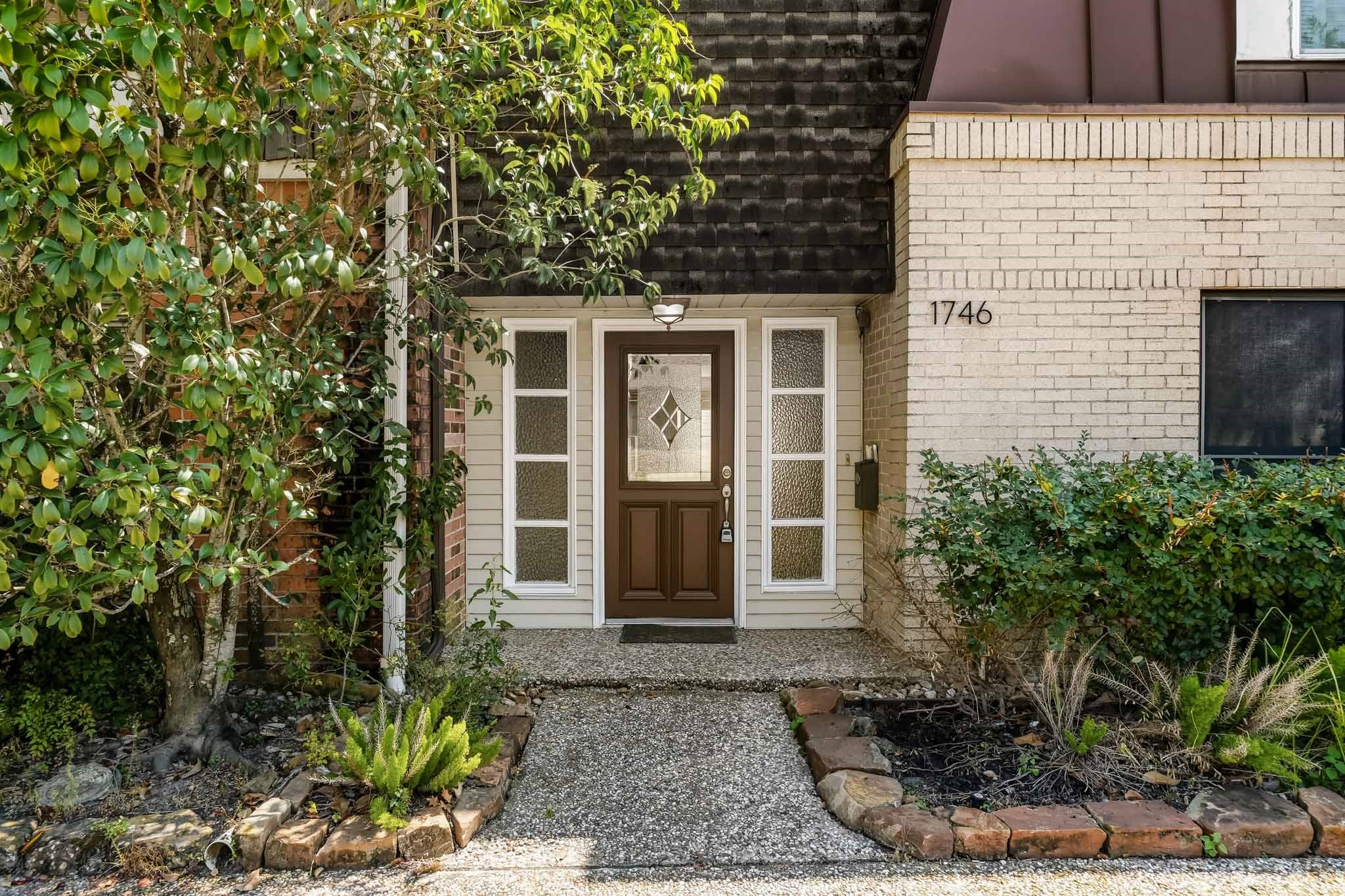 1746 S Gessner Property Photo 1