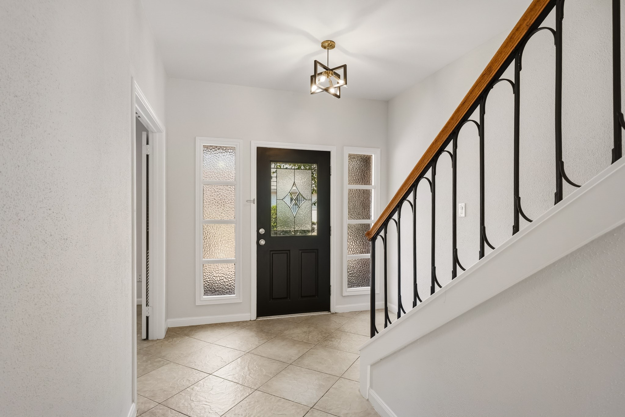 1746 S Gessner Property Photo 3