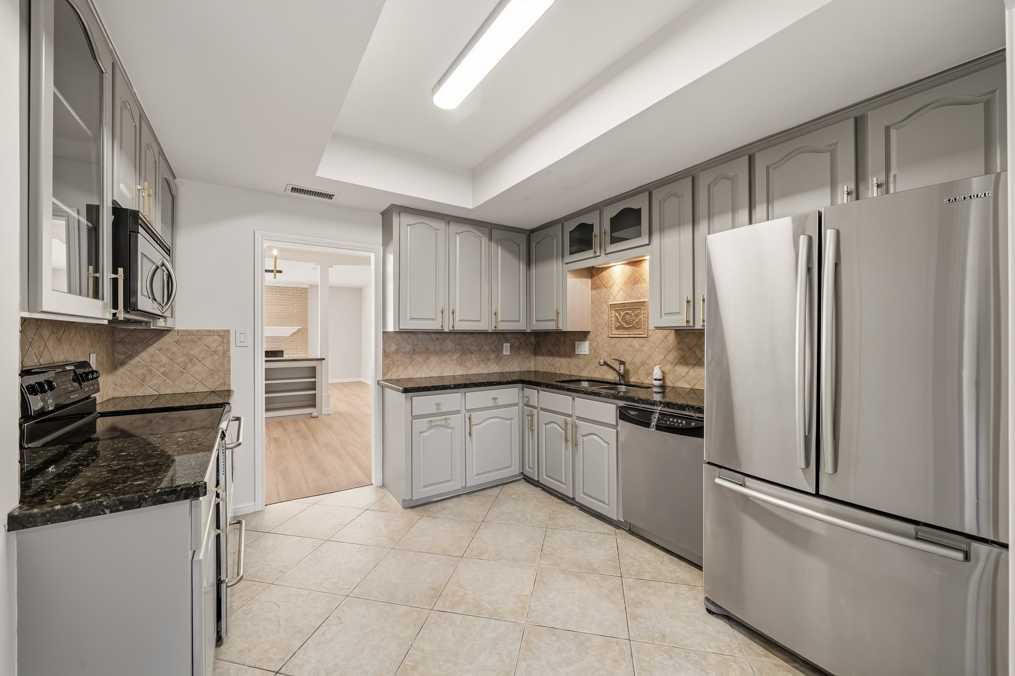 1746 S Gessner Property Photo 8