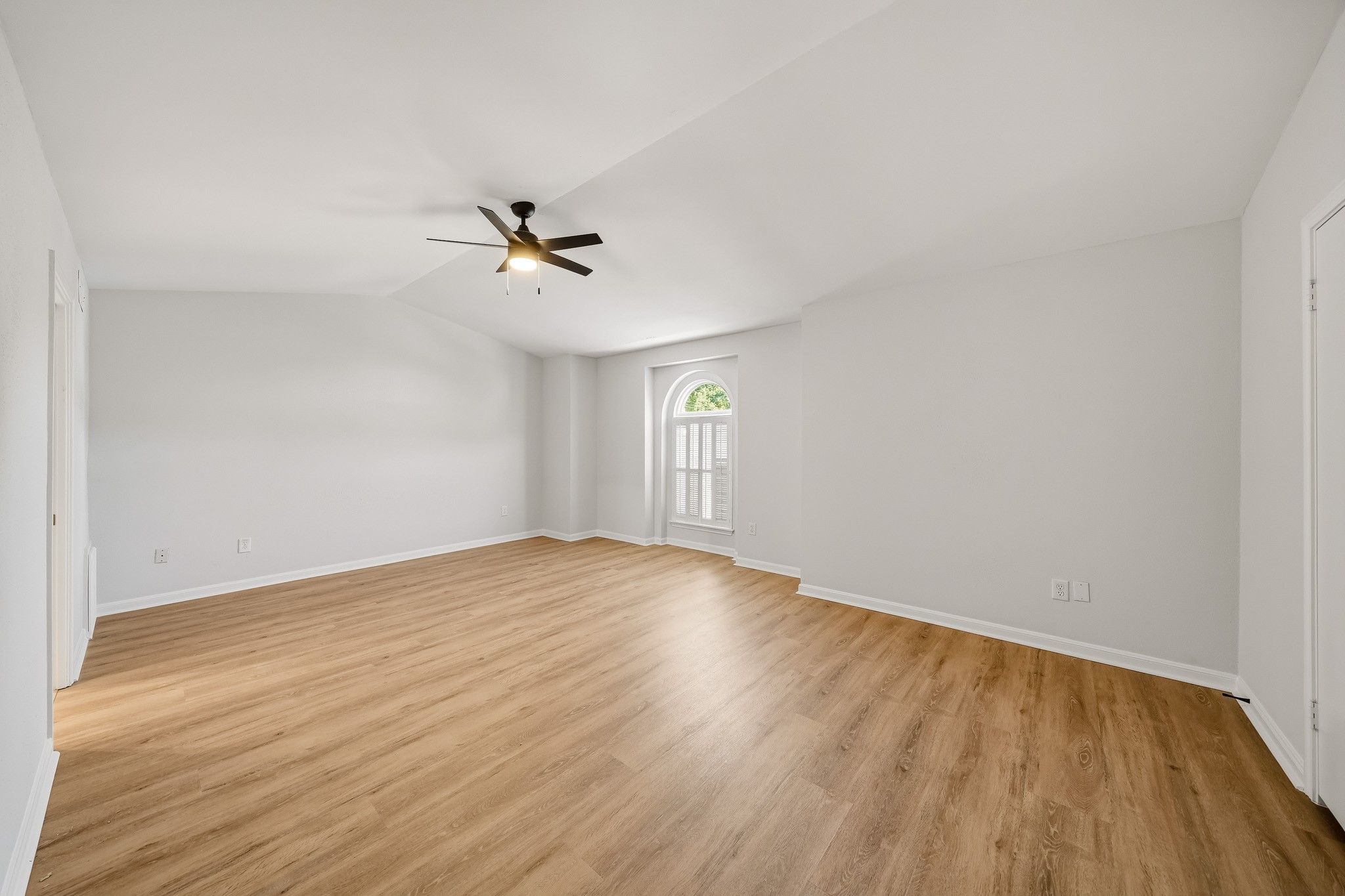 1746 S Gessner Property Photo 18