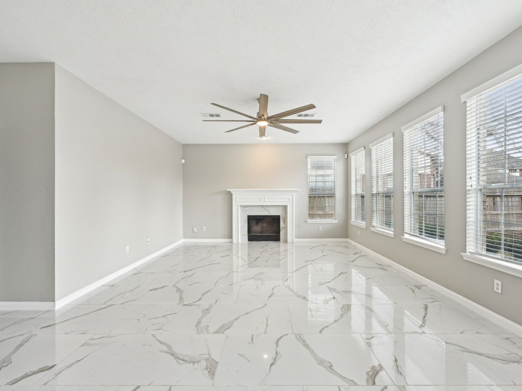 2425 Evergreen Drive Property Photo 10