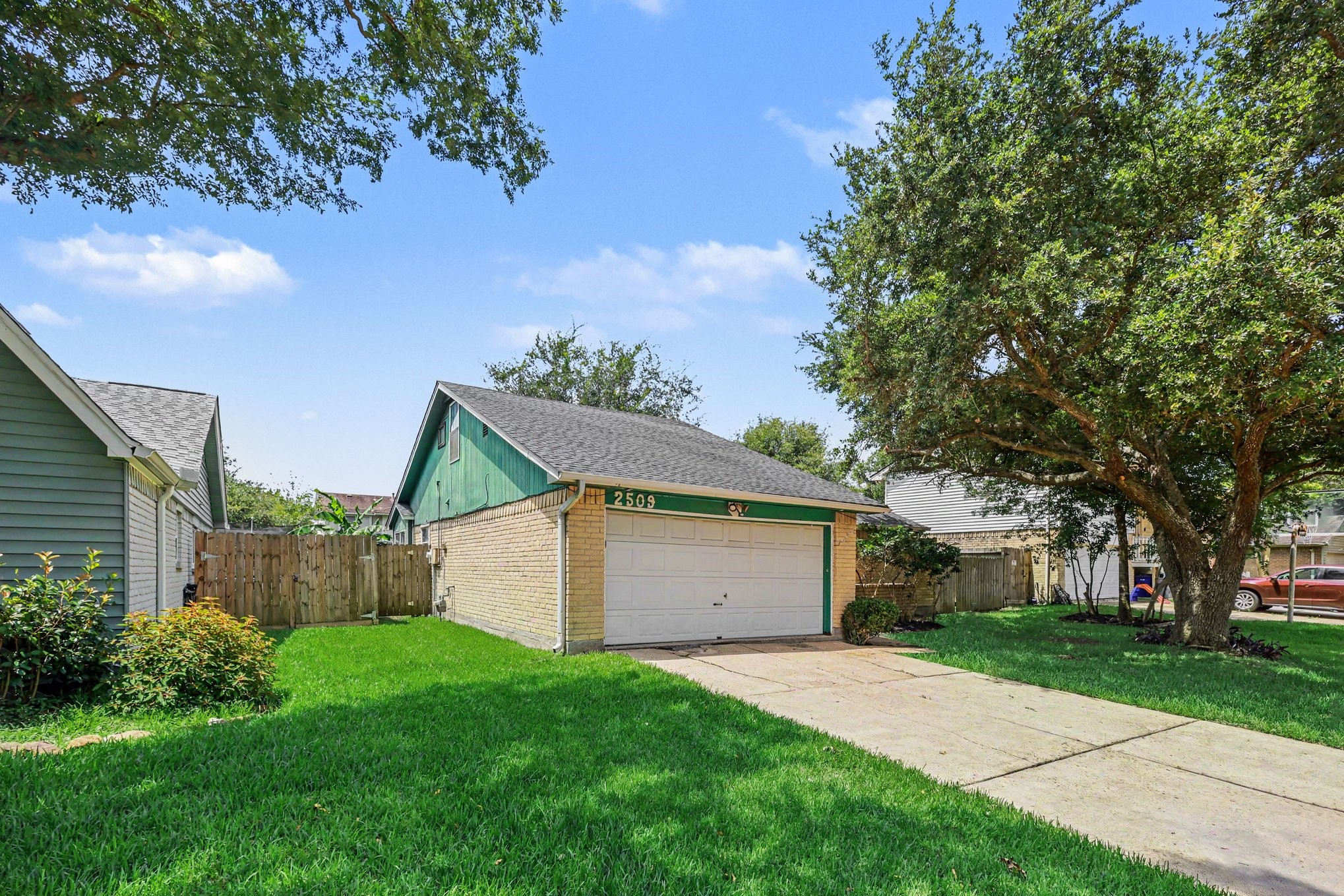 2509 Merrimac Drive Property Photo 3