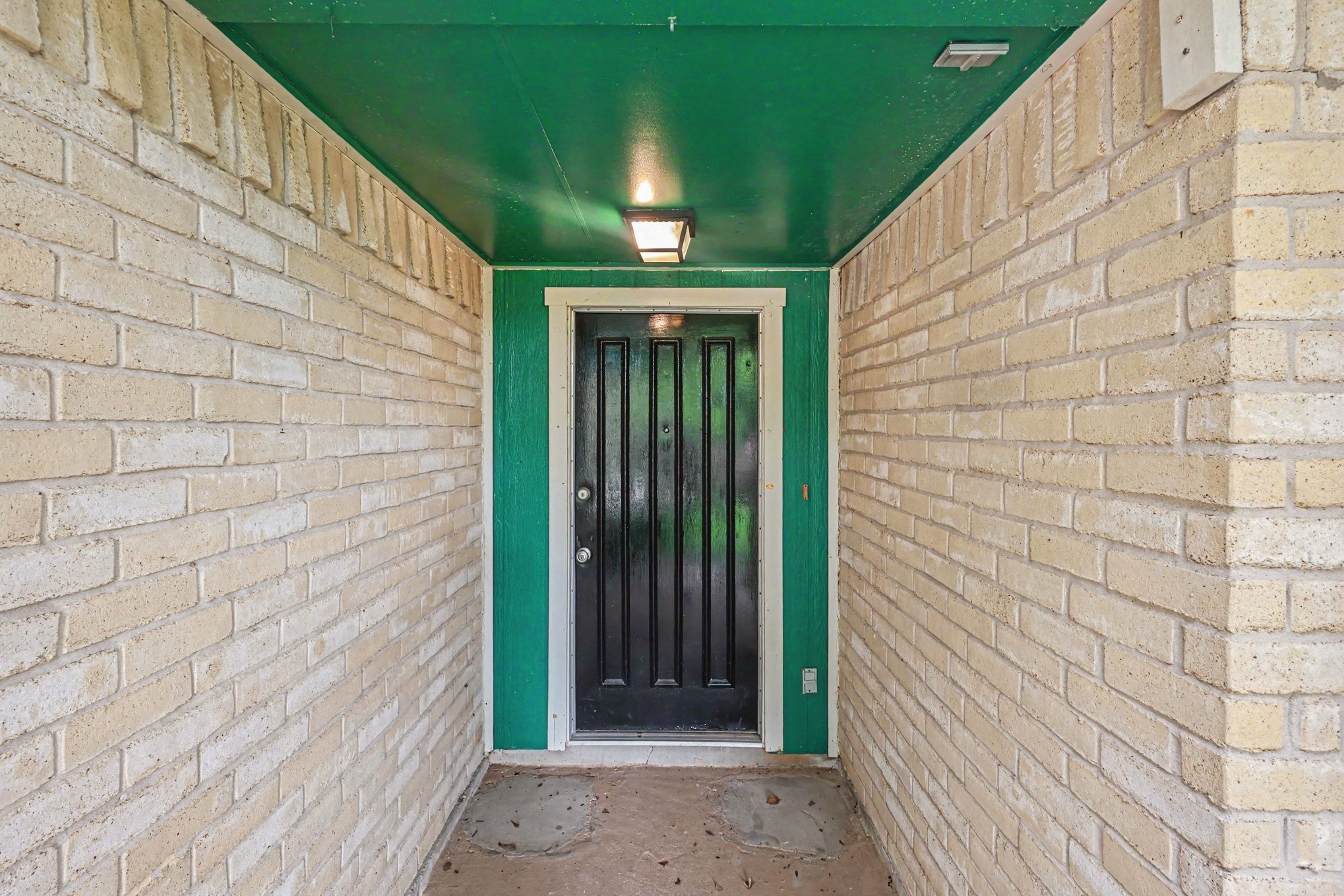 2509 Merrimac Drive Property Photo 4