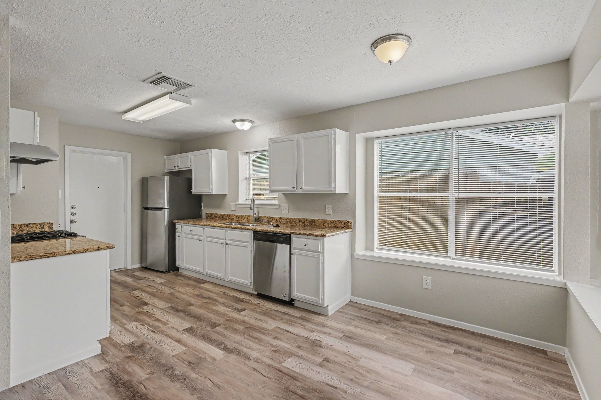 2509 Merrimac Drive Property Photo 8