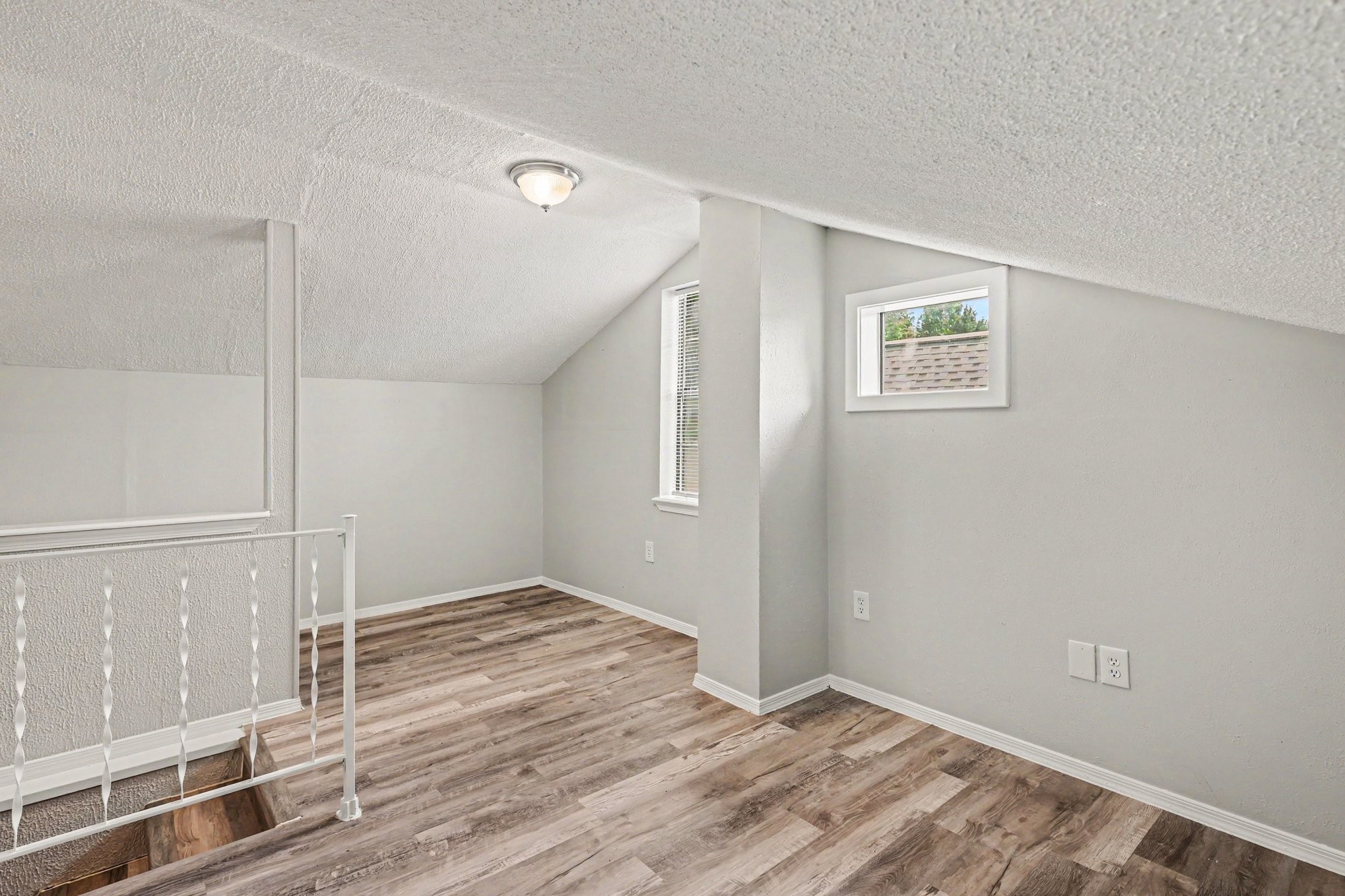 2509 Merrimac Drive Property Photo 10