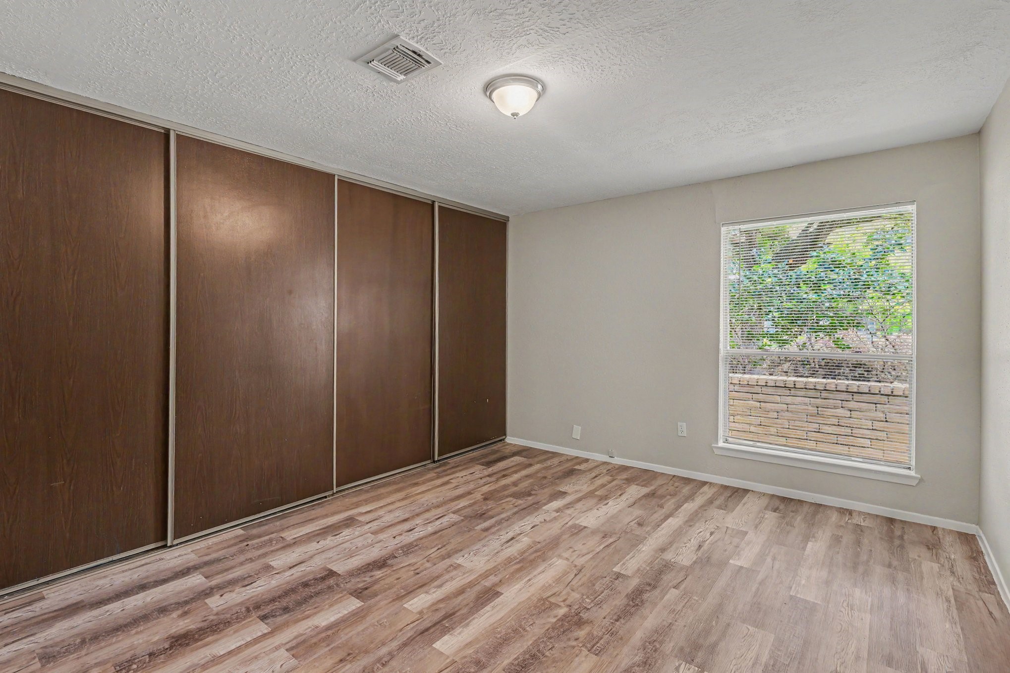 2509 Merrimac Drive Property Photo 12