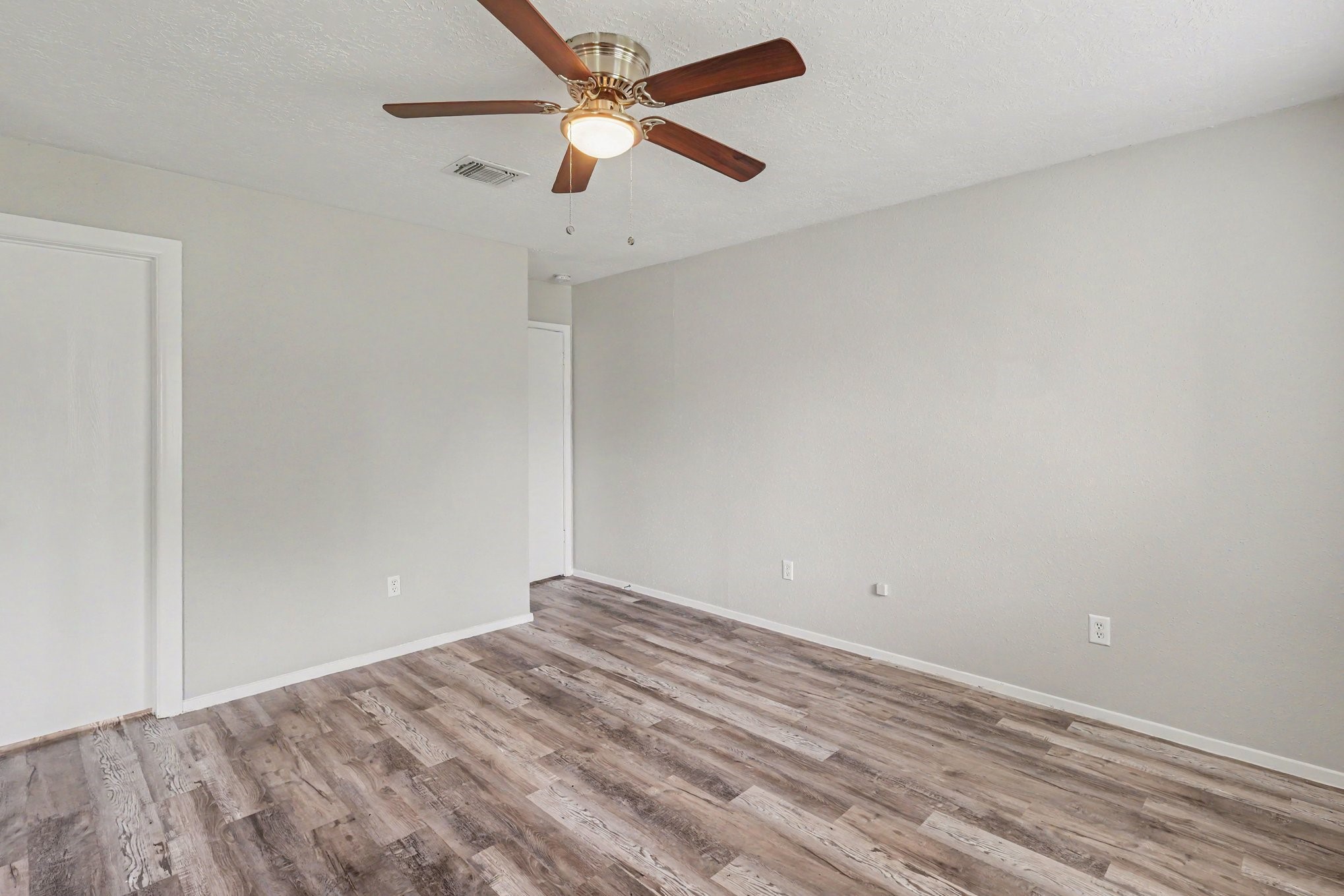 2509 Merrimac Drive Property Photo 15