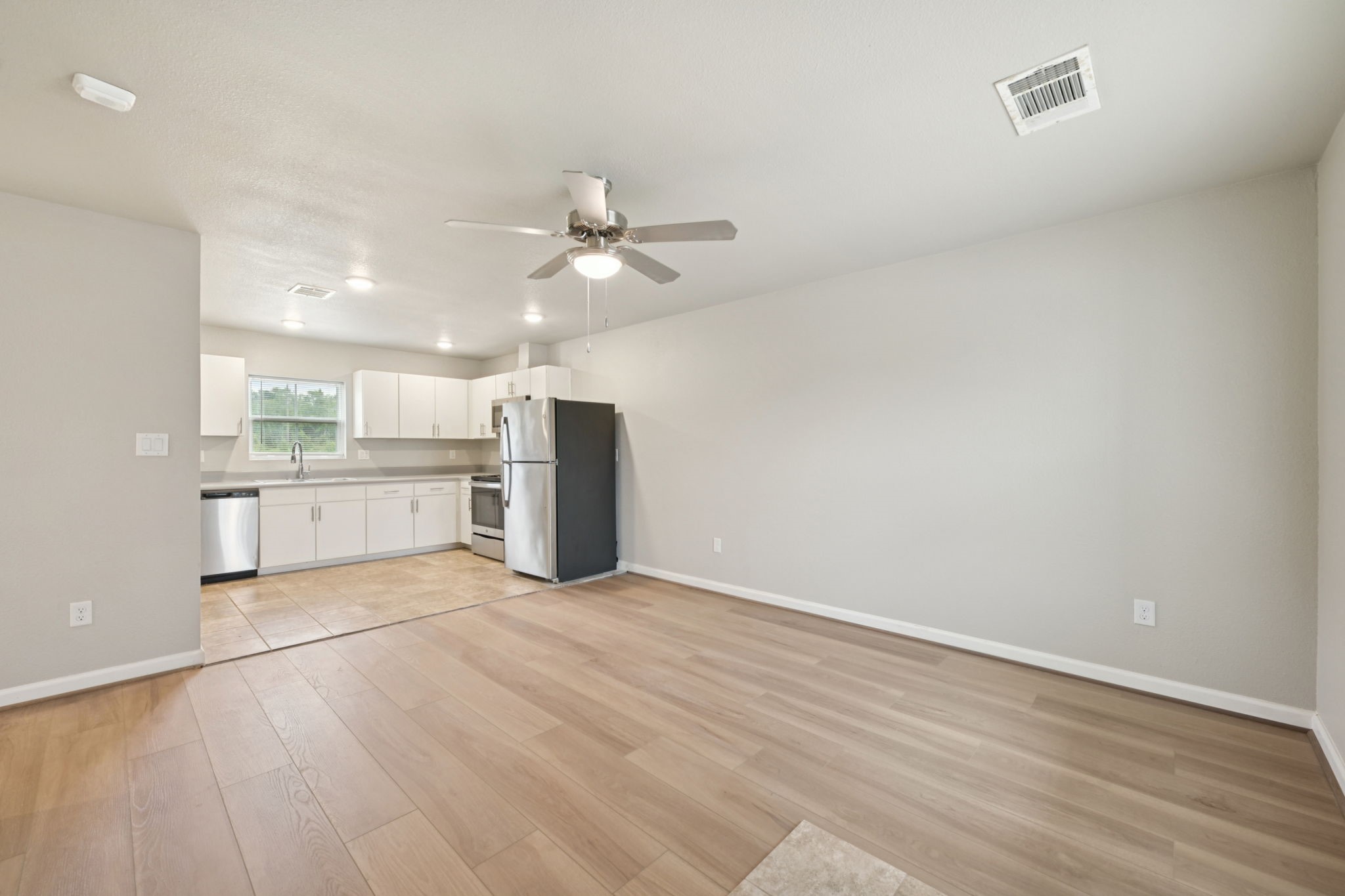 274 Plez Morgan Drive B Property Photo 5