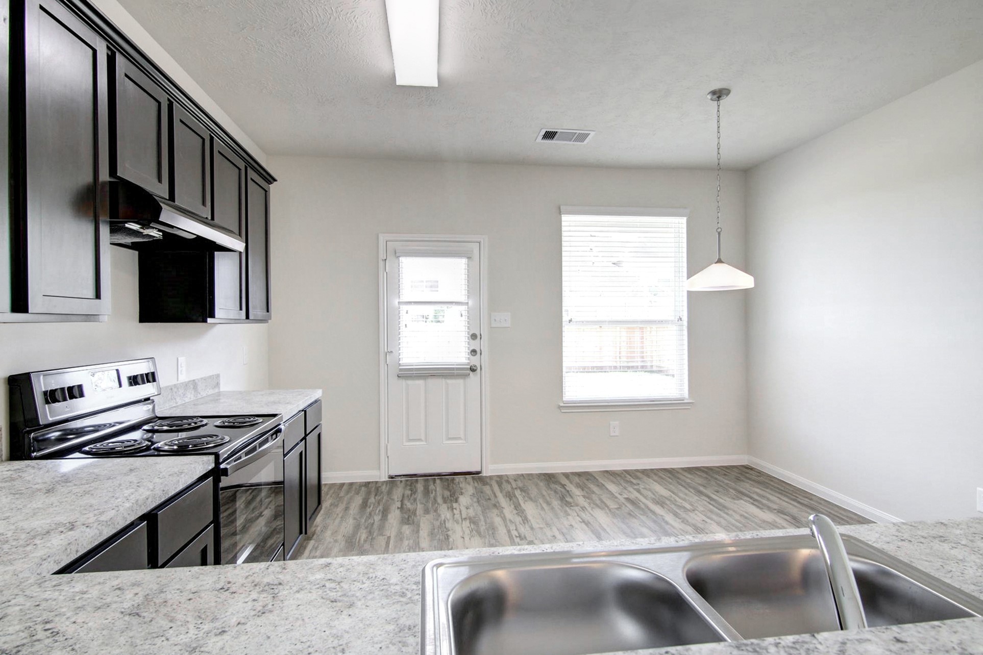 2855 Silver Tree Property Photo 5