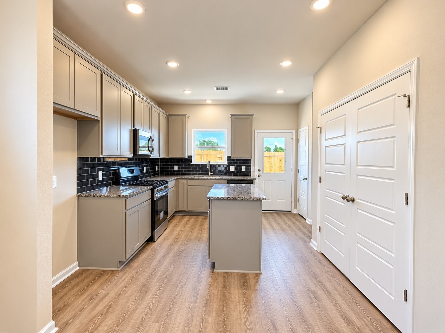 817 Apple Blossom Drive Property Photo 8