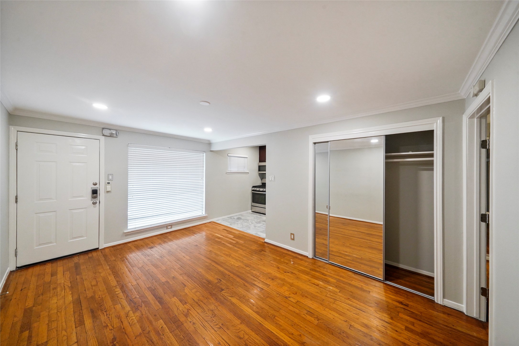 311 Hawthorne Street 7 Property Photo 6