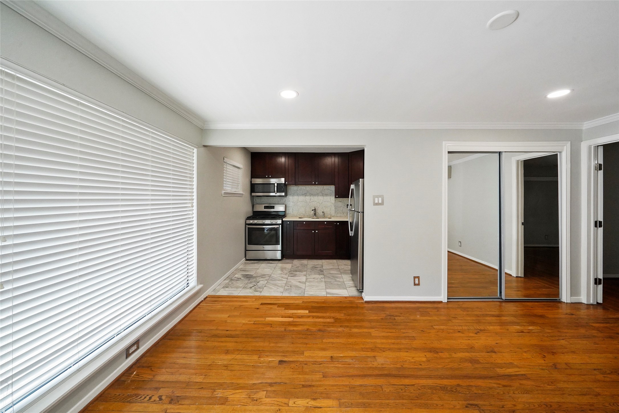 311 Hawthorne Street 7 Property Photo 12