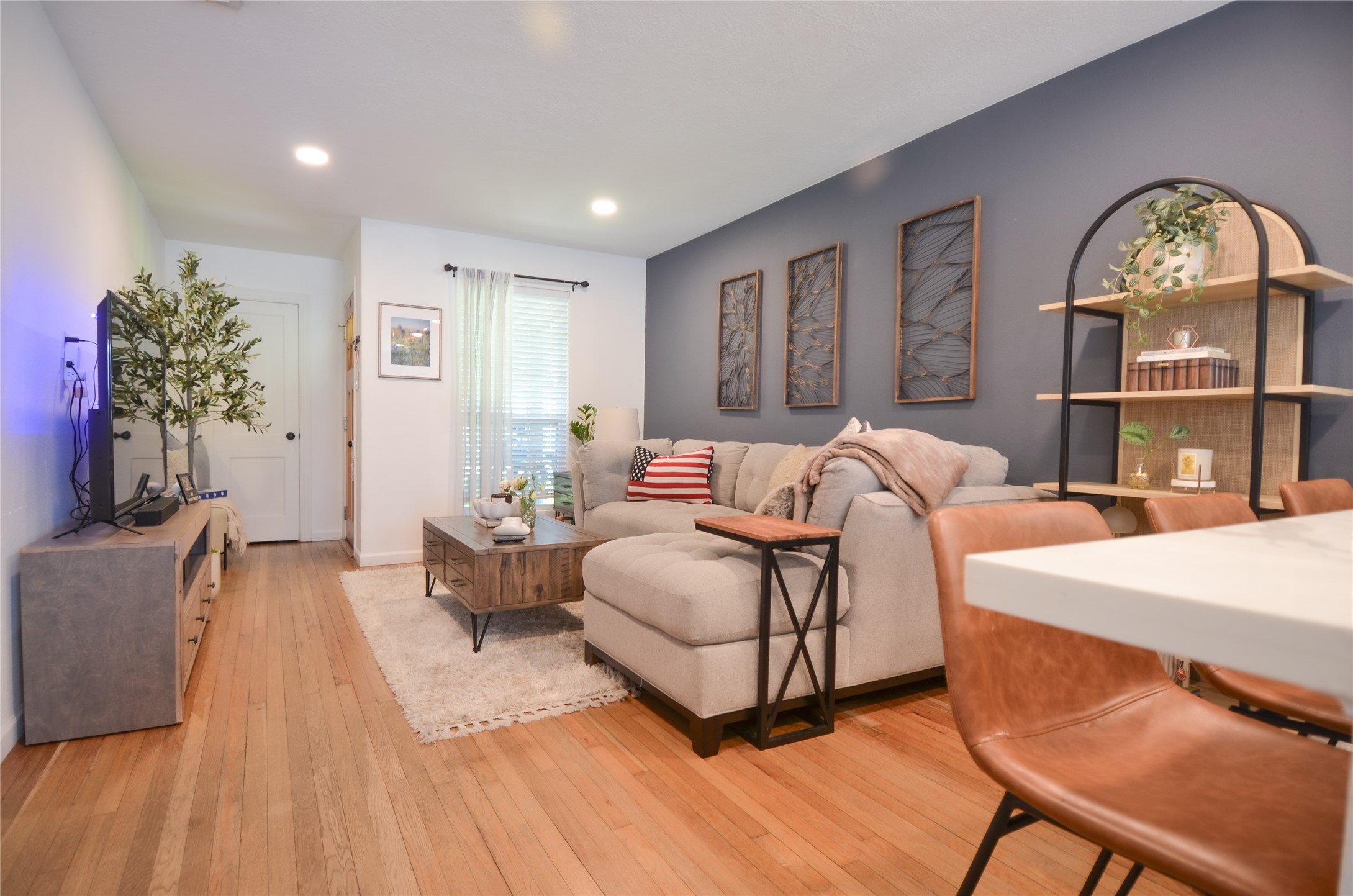 219 W 30th Street 1a Property Photo 8