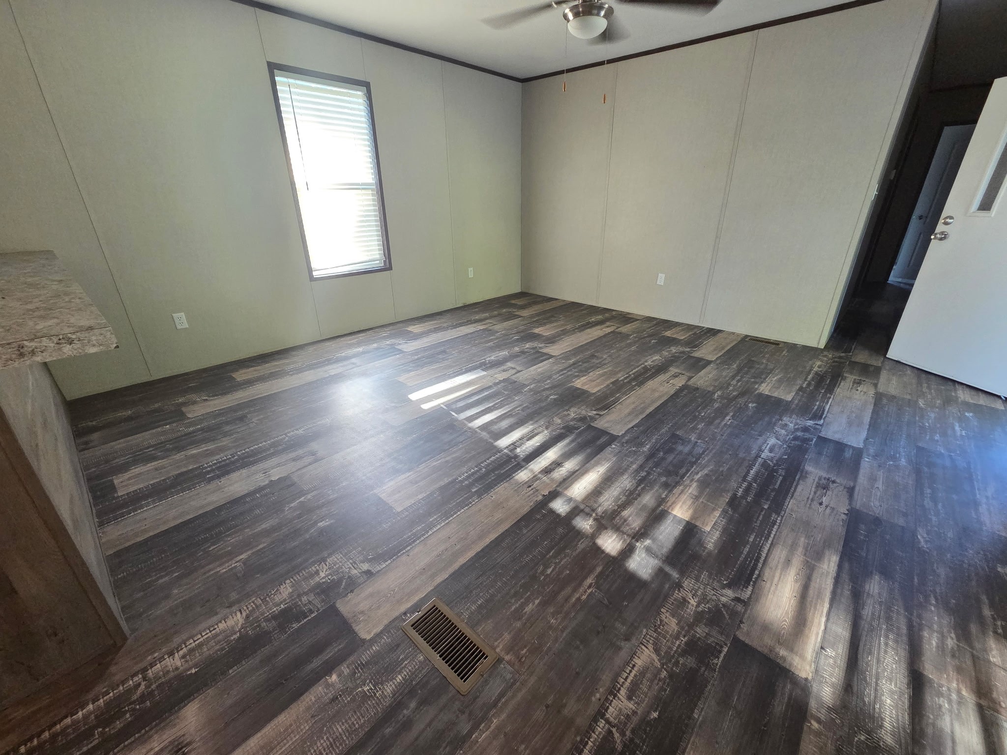 24328 Creekwood Property Photo 6