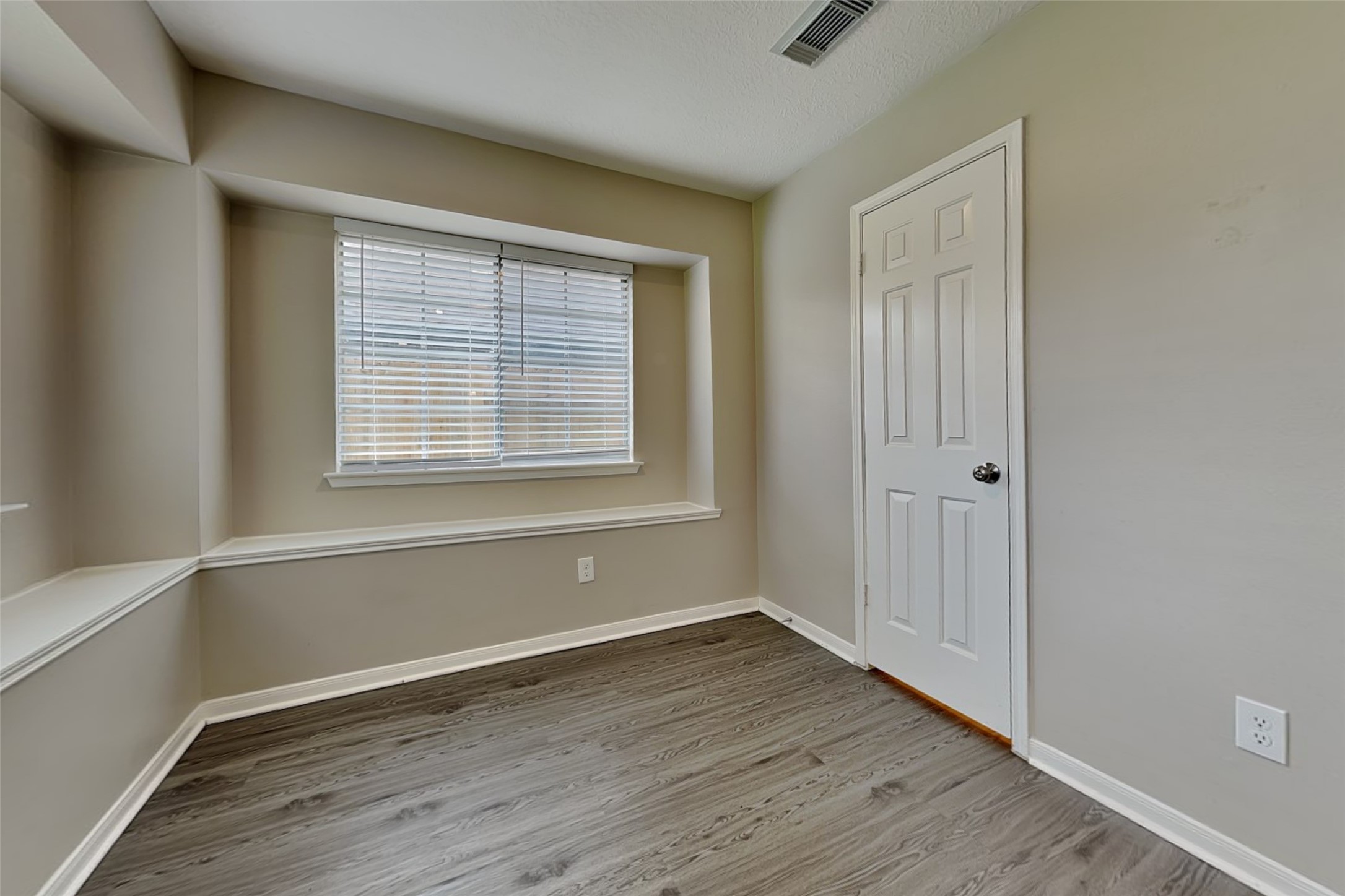 2203 Pincher Creek Drive Property Photo 5