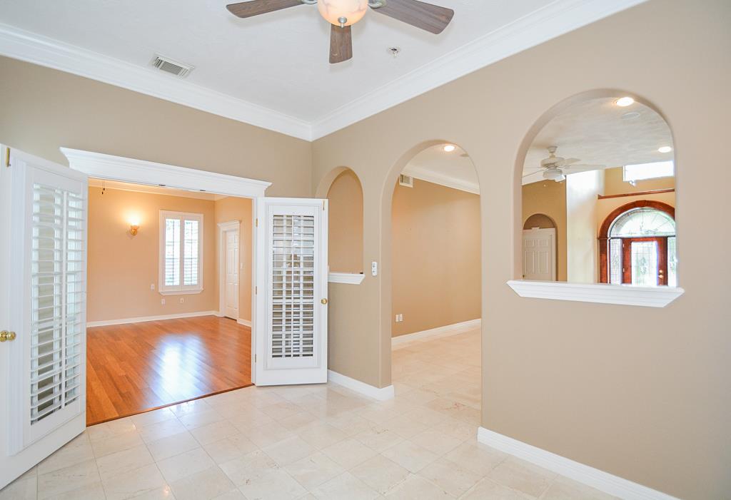 2326 Walnut Bend Lane Property Photo 13