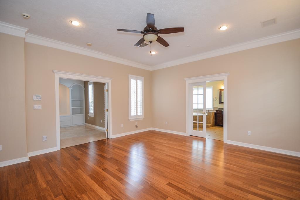 2326 Walnut Bend Lane Property Photo 16