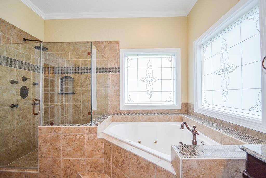 2326 Walnut Bend Lane Property Photo 18
