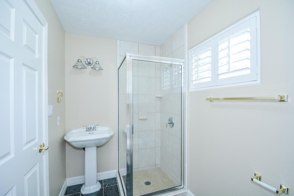 2326 Walnut Bend Lane Property Photo 28