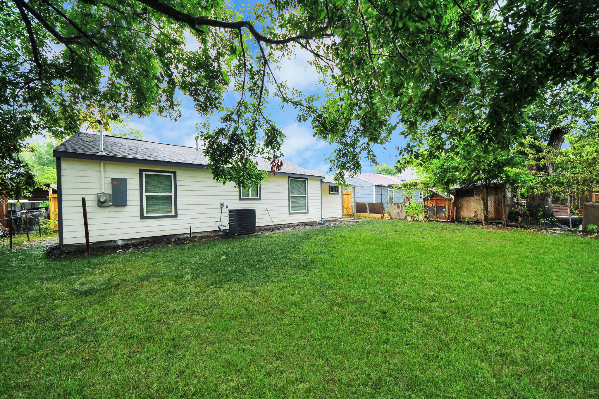 10521 Chesterfield Drive Property Photo 3