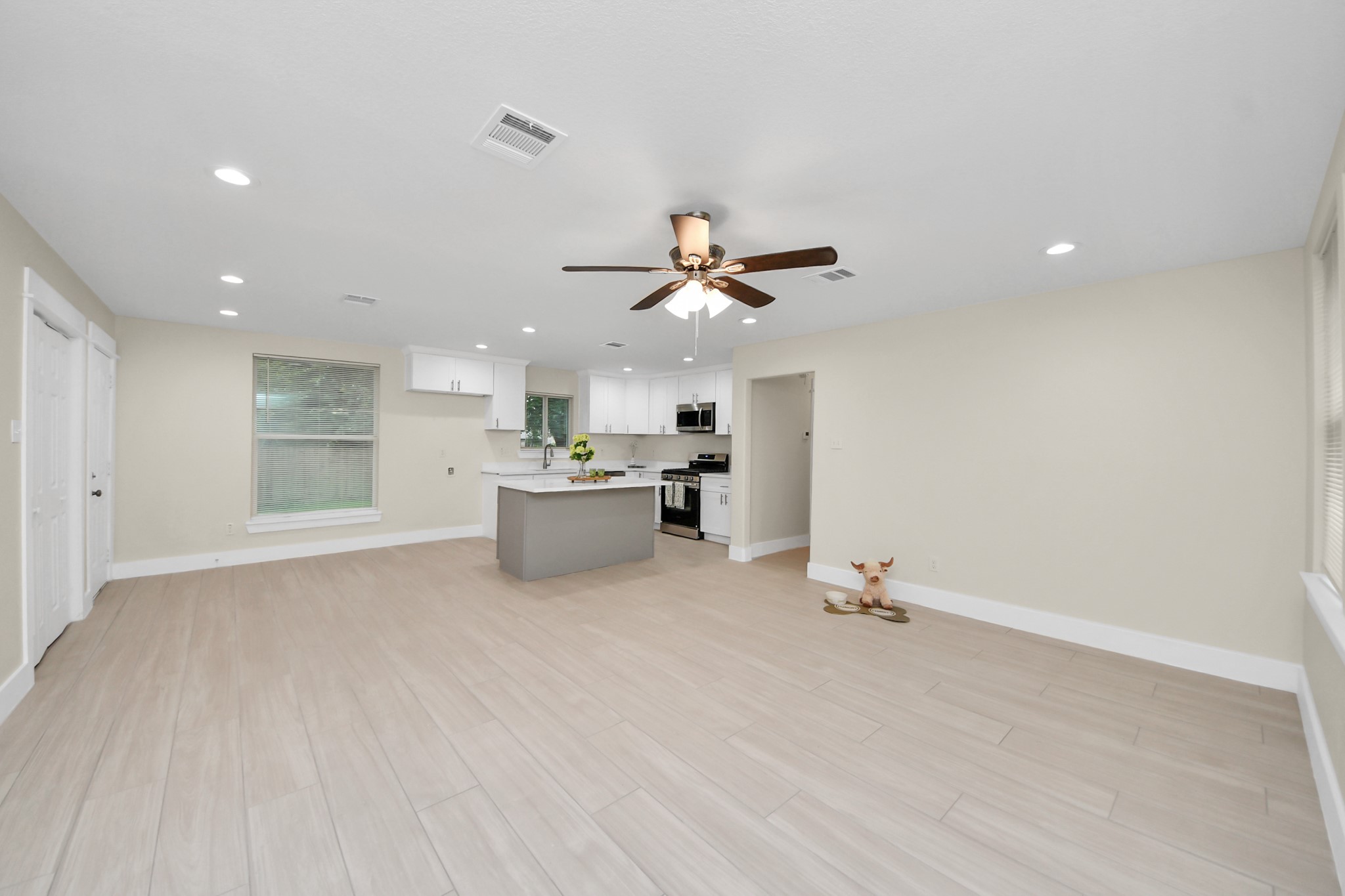 10521 Chesterfield Drive Property Photo 5