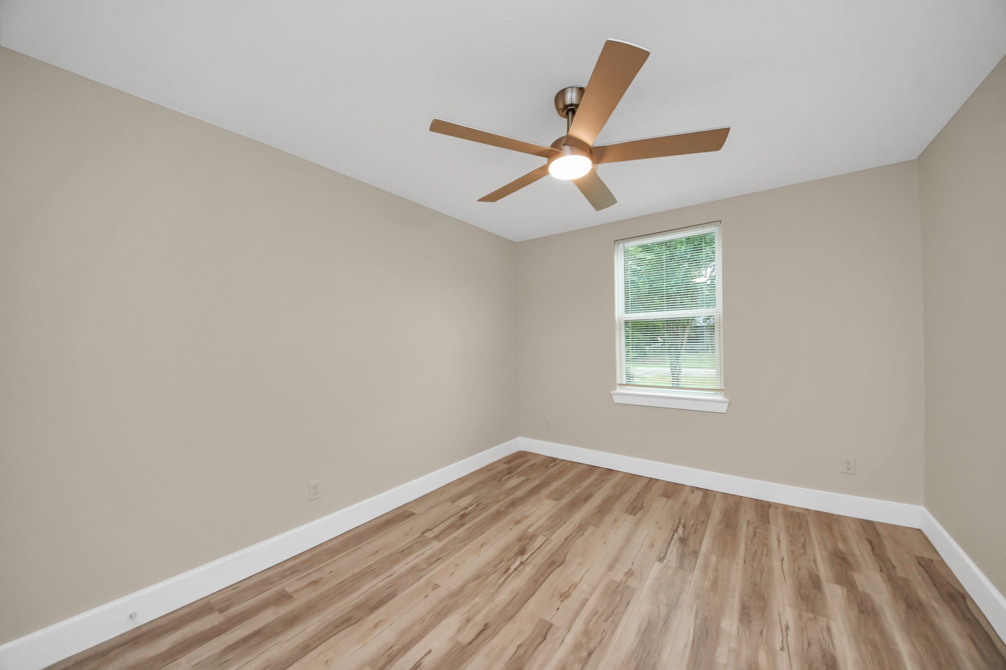 10521 Chesterfield Drive Property Photo 9