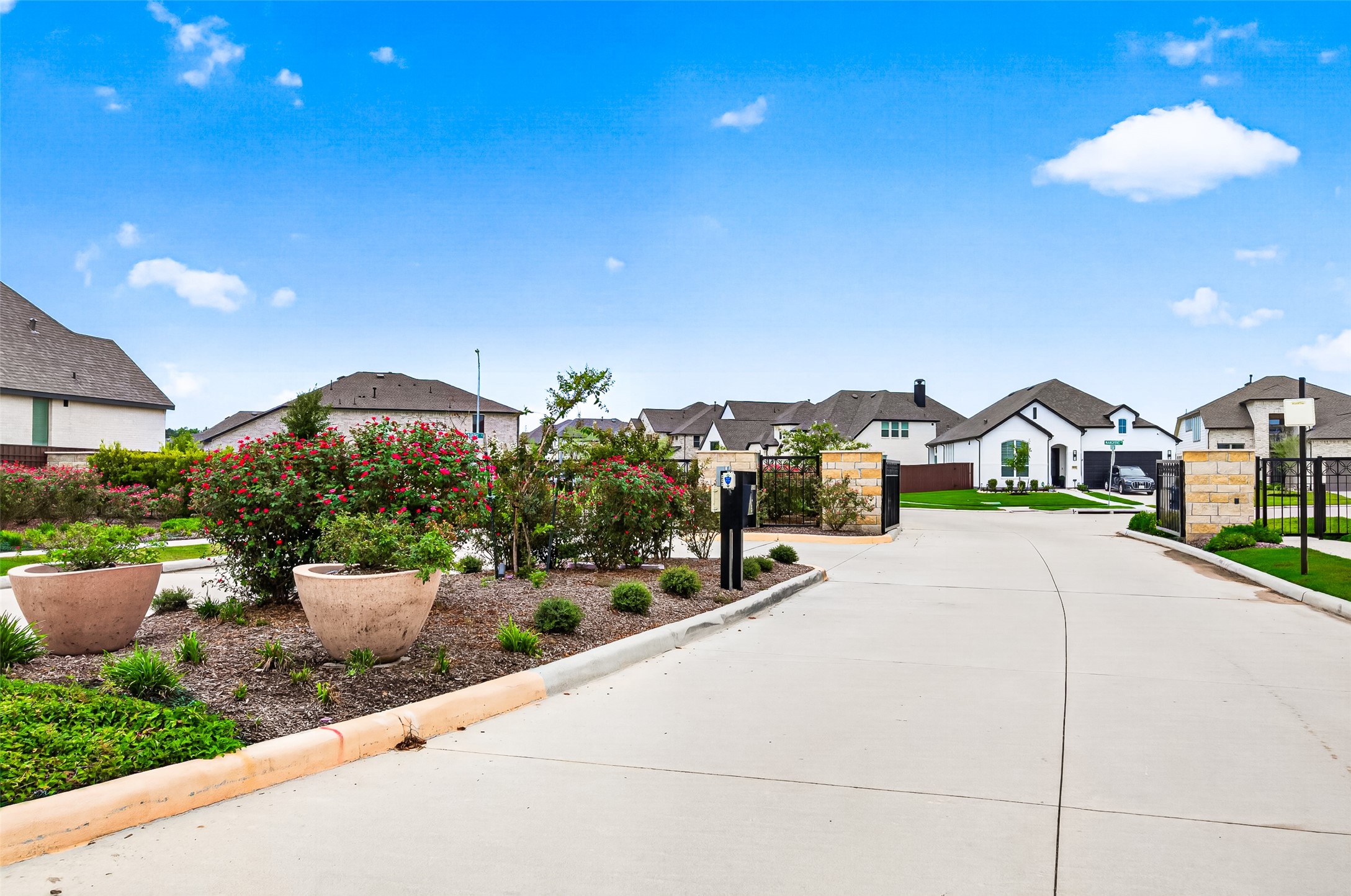 5802 N Reef Ridge Drive Property Photo 4