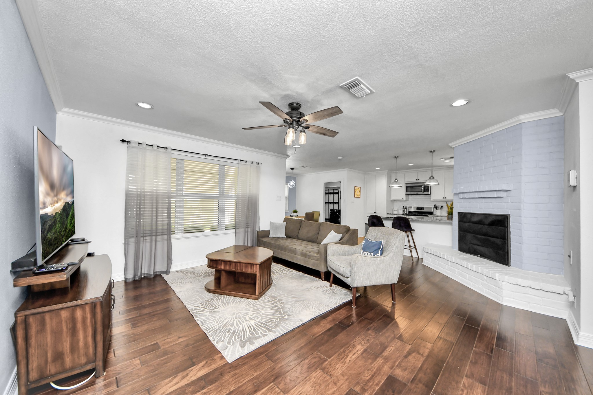 2319 Greyburn Lane Property Photo 8