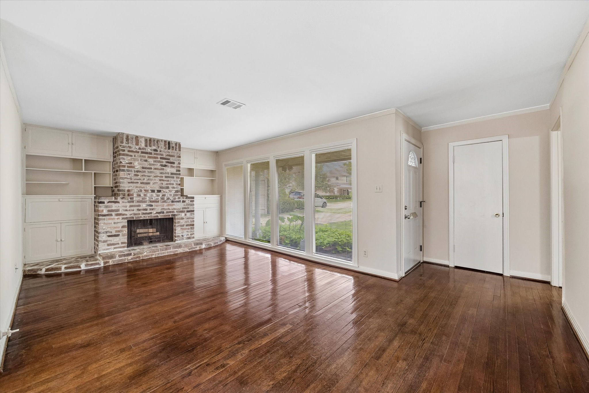 5411 Evergreen Street Property Photo 2