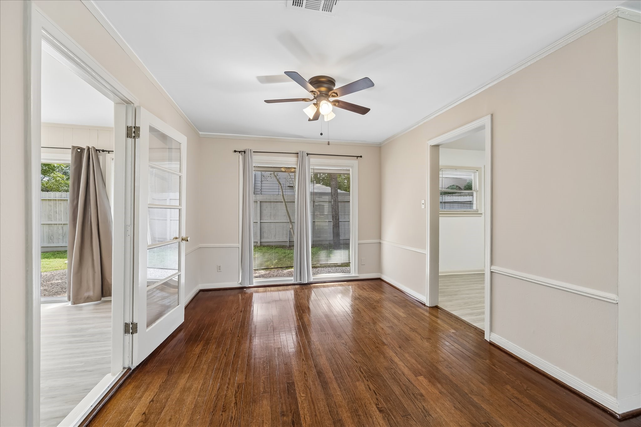 5411 Evergreen Street Property Photo 3