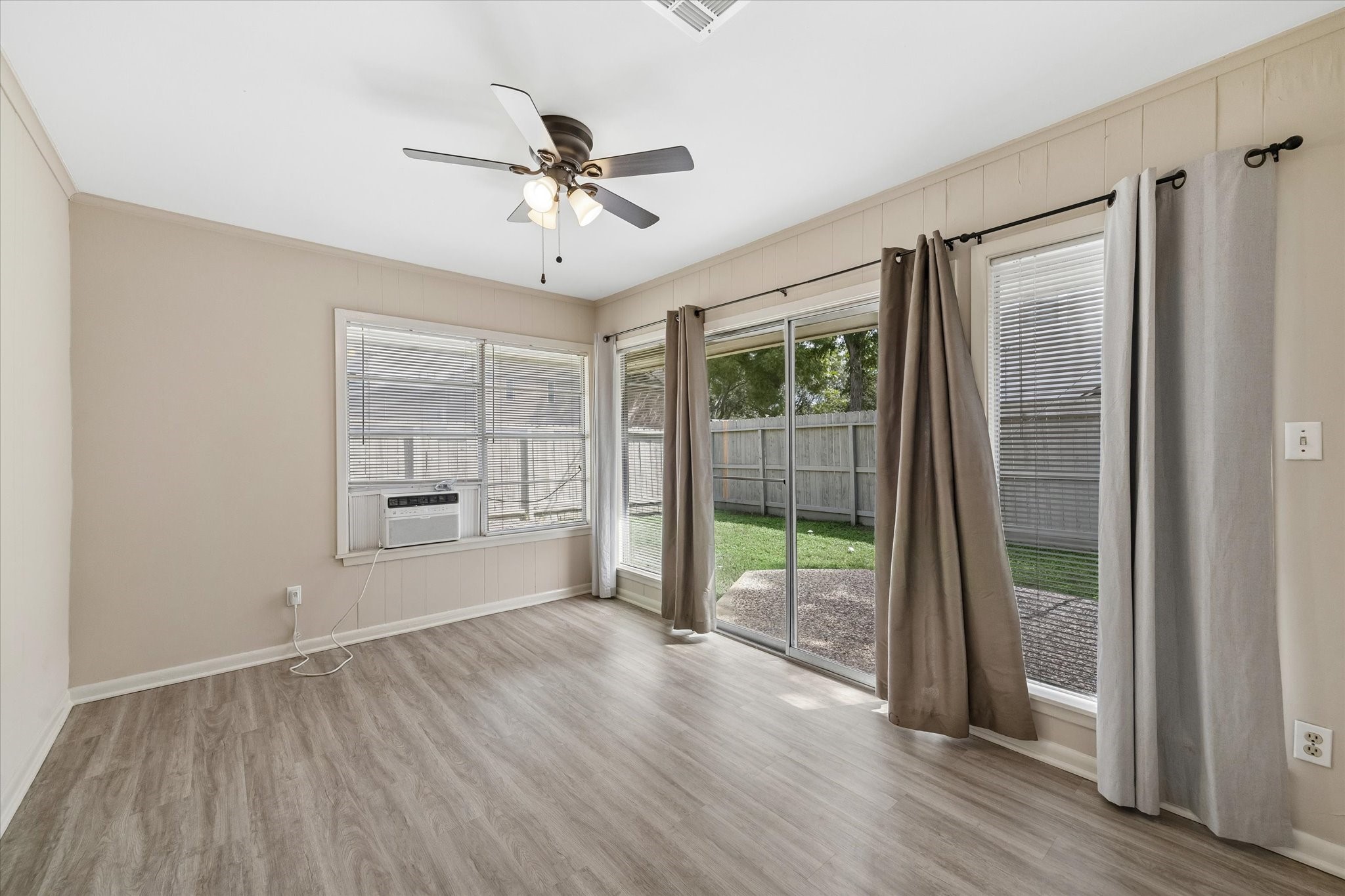 5411 Evergreen Street Property Photo 6