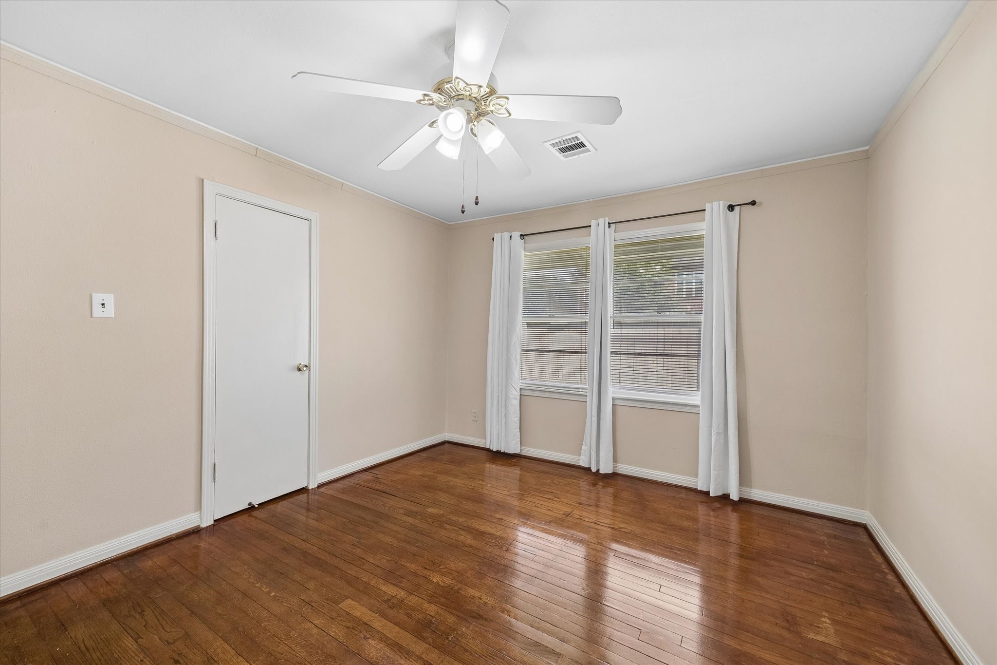 5411 Evergreen Street Property Photo 7