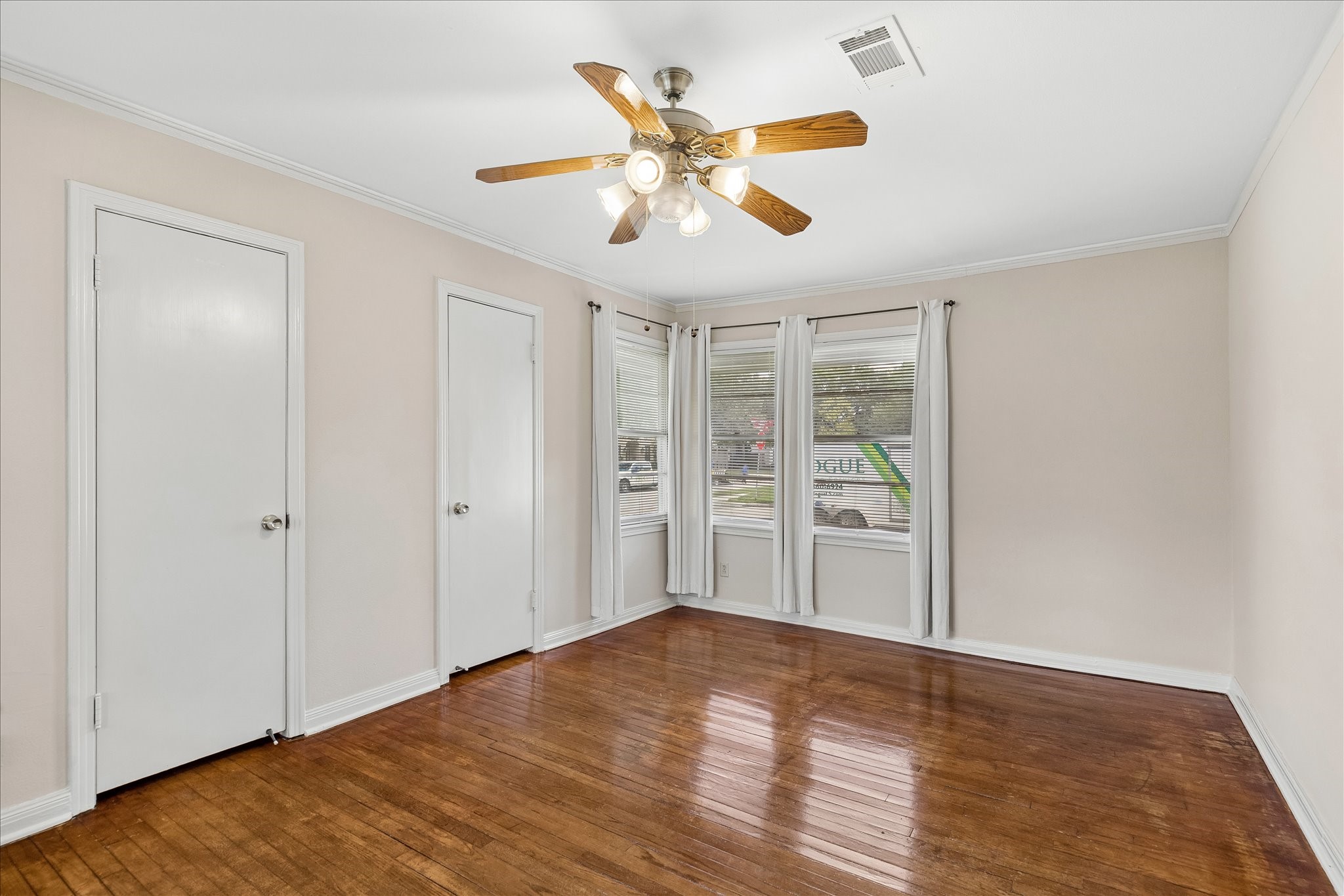 5411 Evergreen Street Property Photo 9