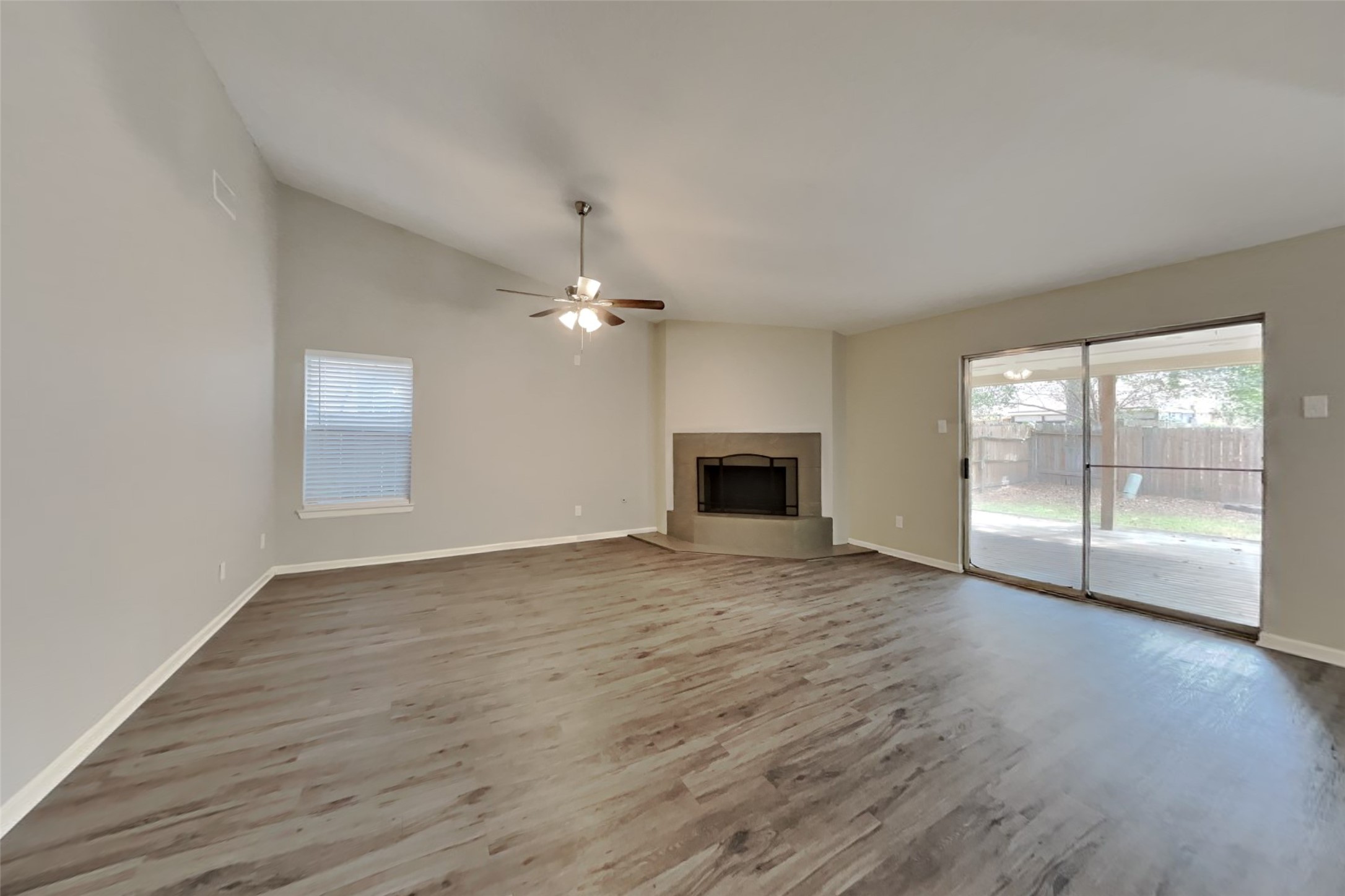 31 S White Pebble Court Property Photo 2
