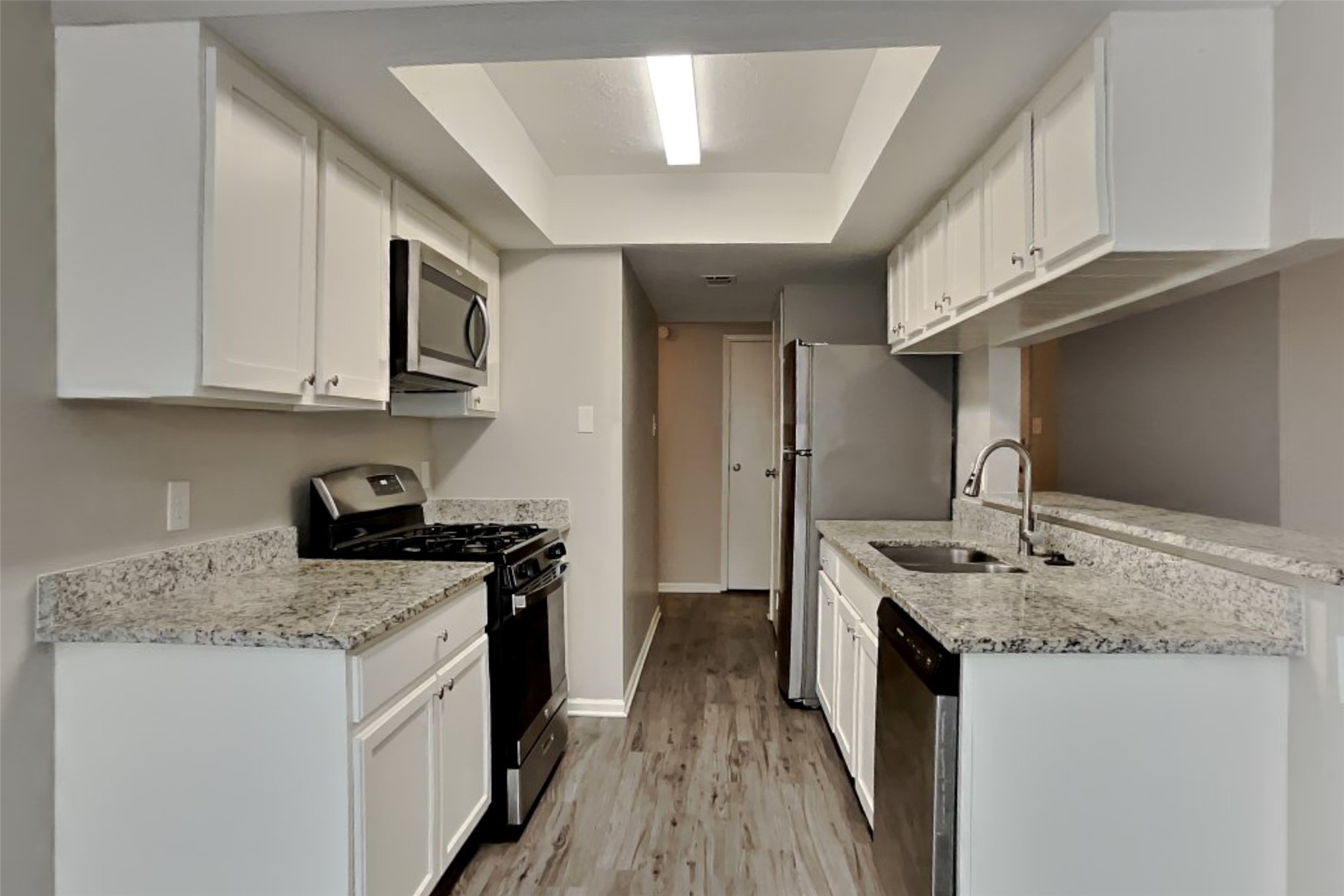 31 S White Pebble Court Property Photo 3