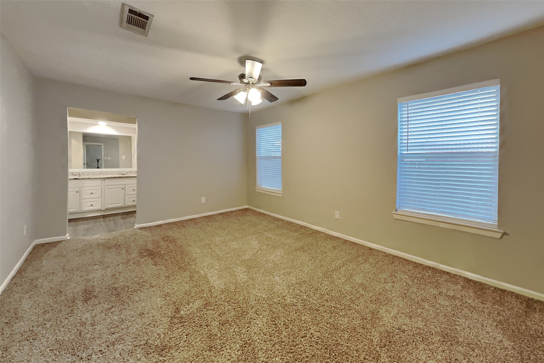 31 S White Pebble Court Property Photo 5