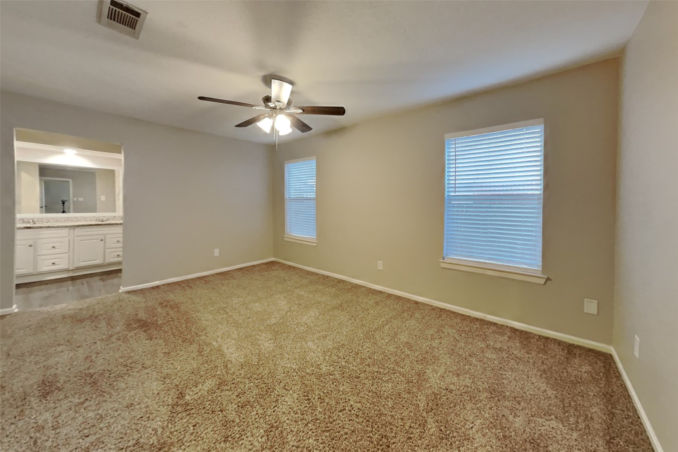 31 S White Pebble Court Property Photo 7