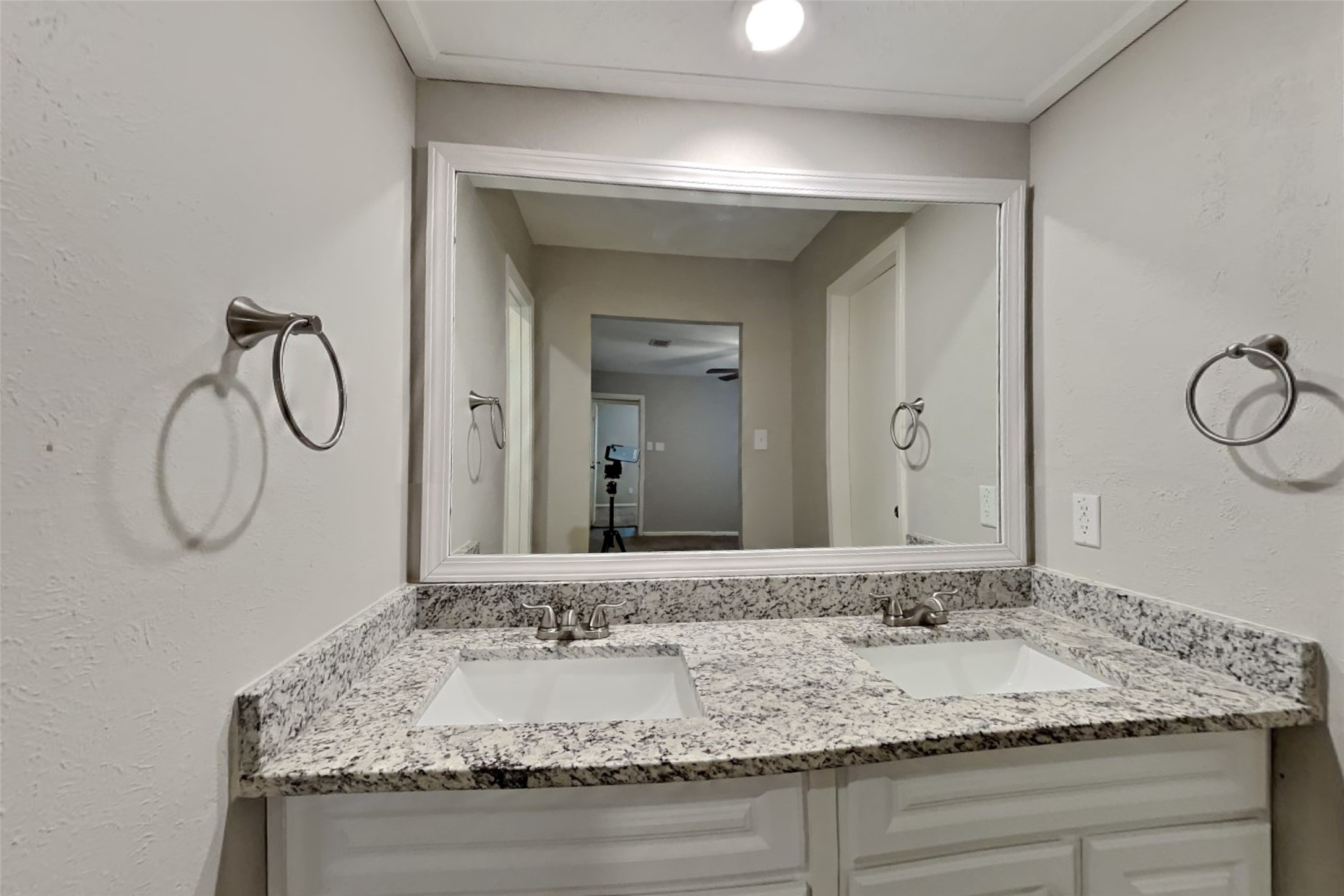 31 S White Pebble Court Property Photo 8