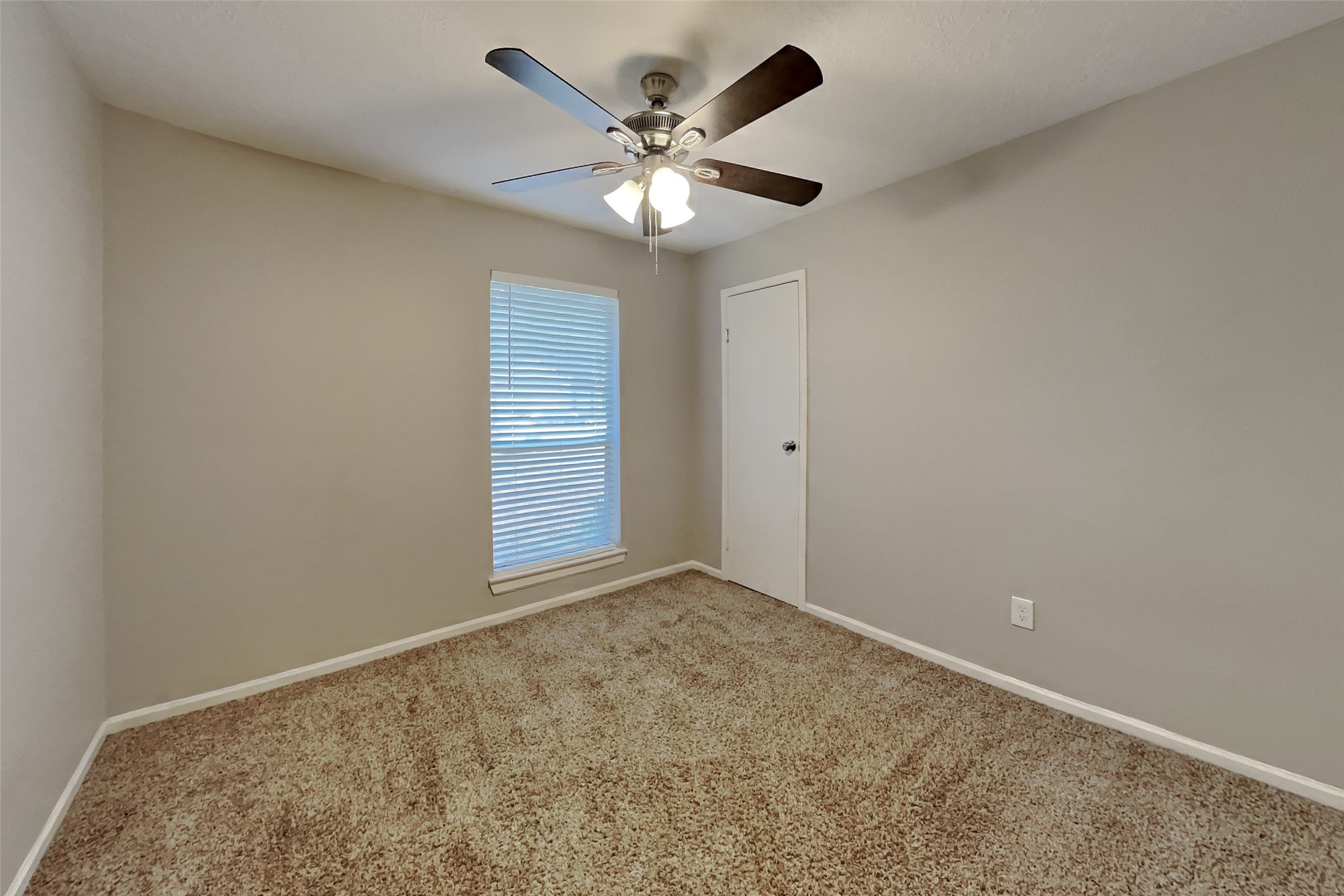 31 S White Pebble Court Property Photo 10