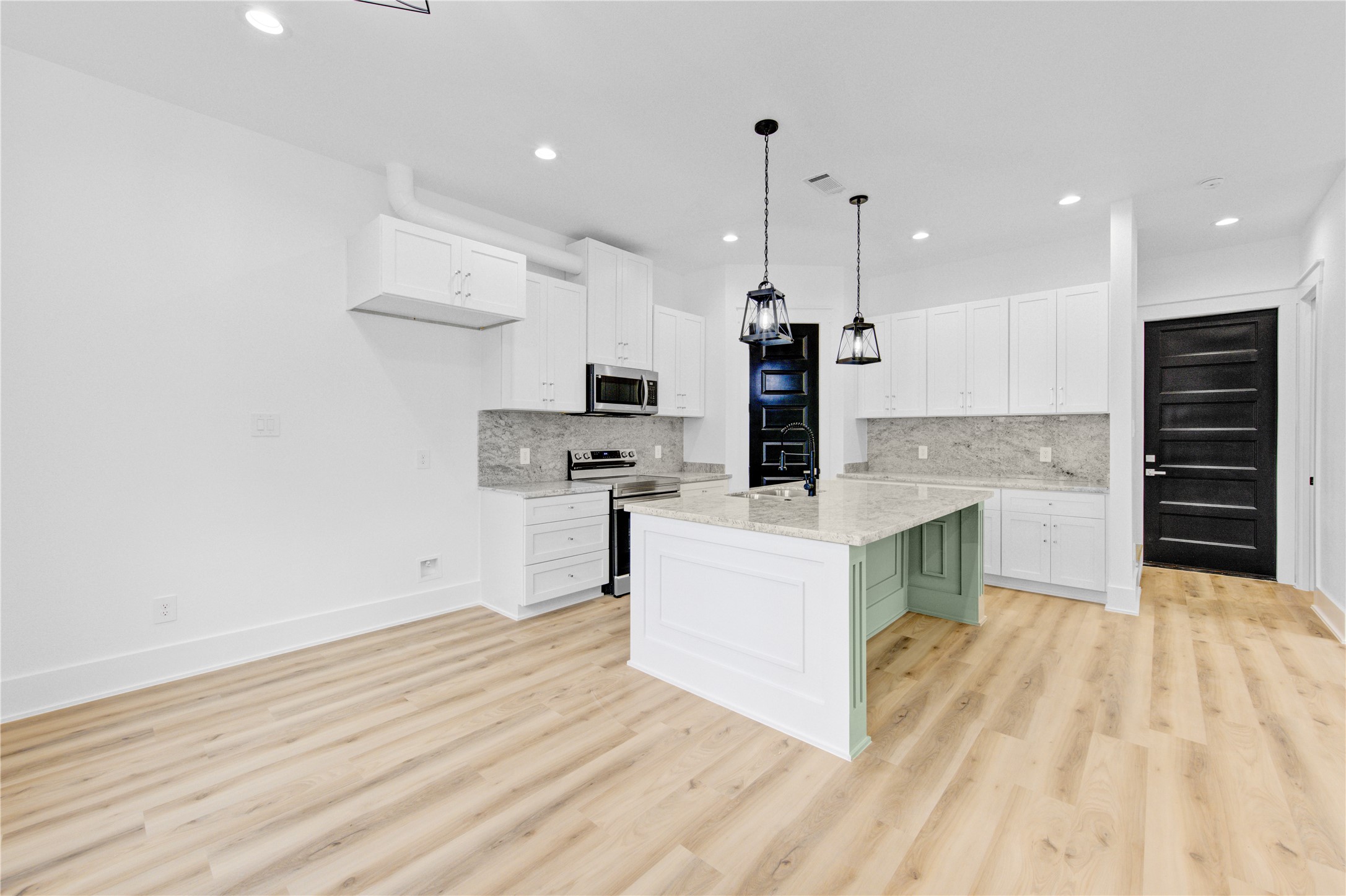 518 Clinton Street A-b Property Photo 6
