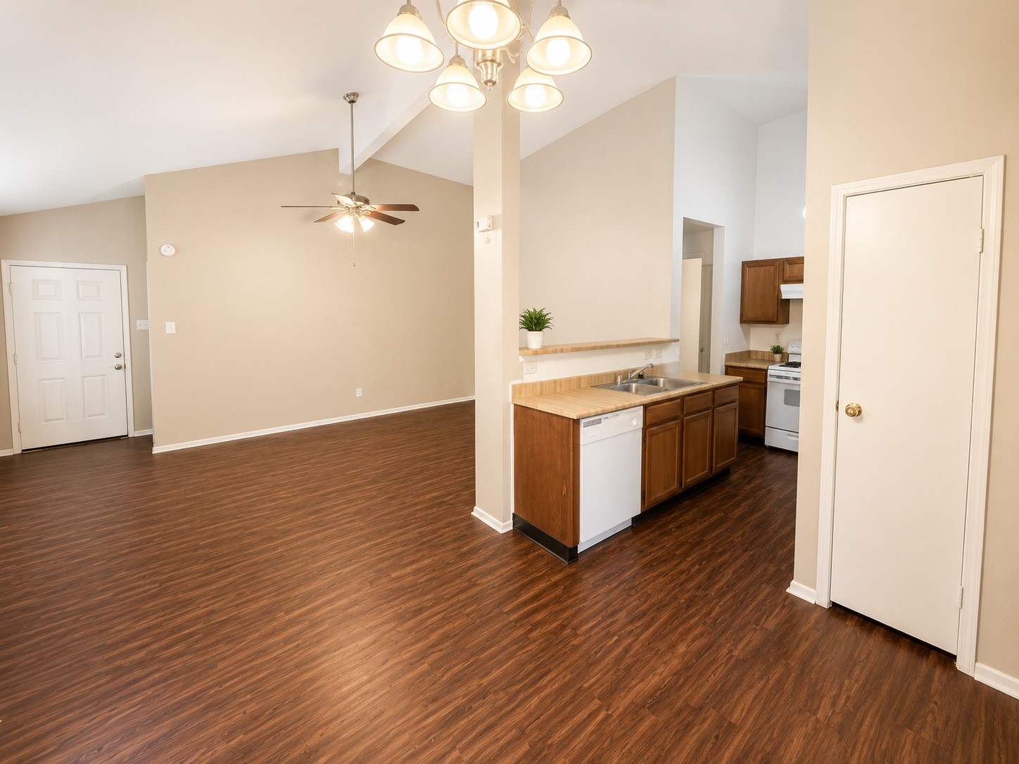 22413 Tree House Lane Property Photo 4