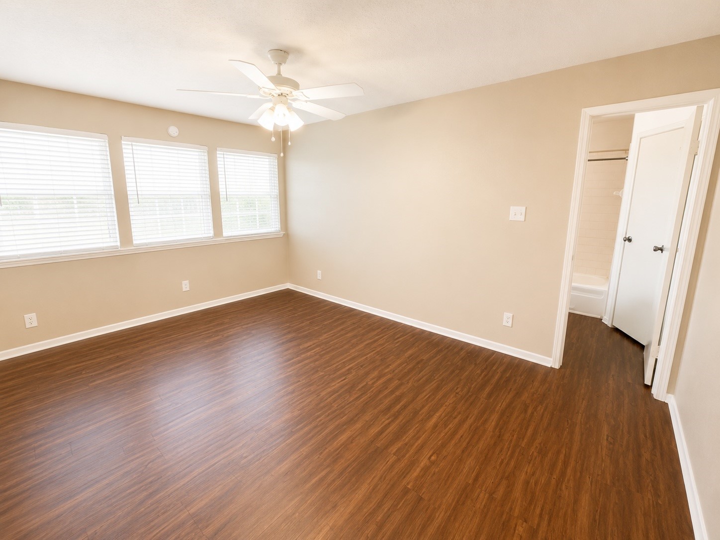 22413 Tree House Lane Property Photo 5