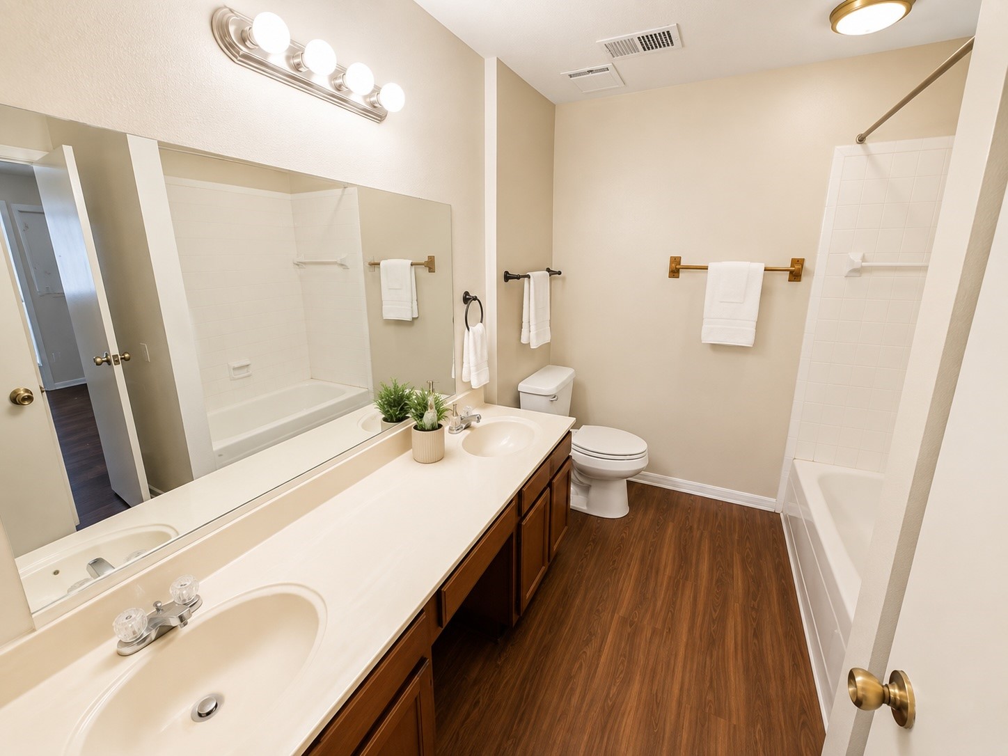 22413 Tree House Lane Property Photo 8