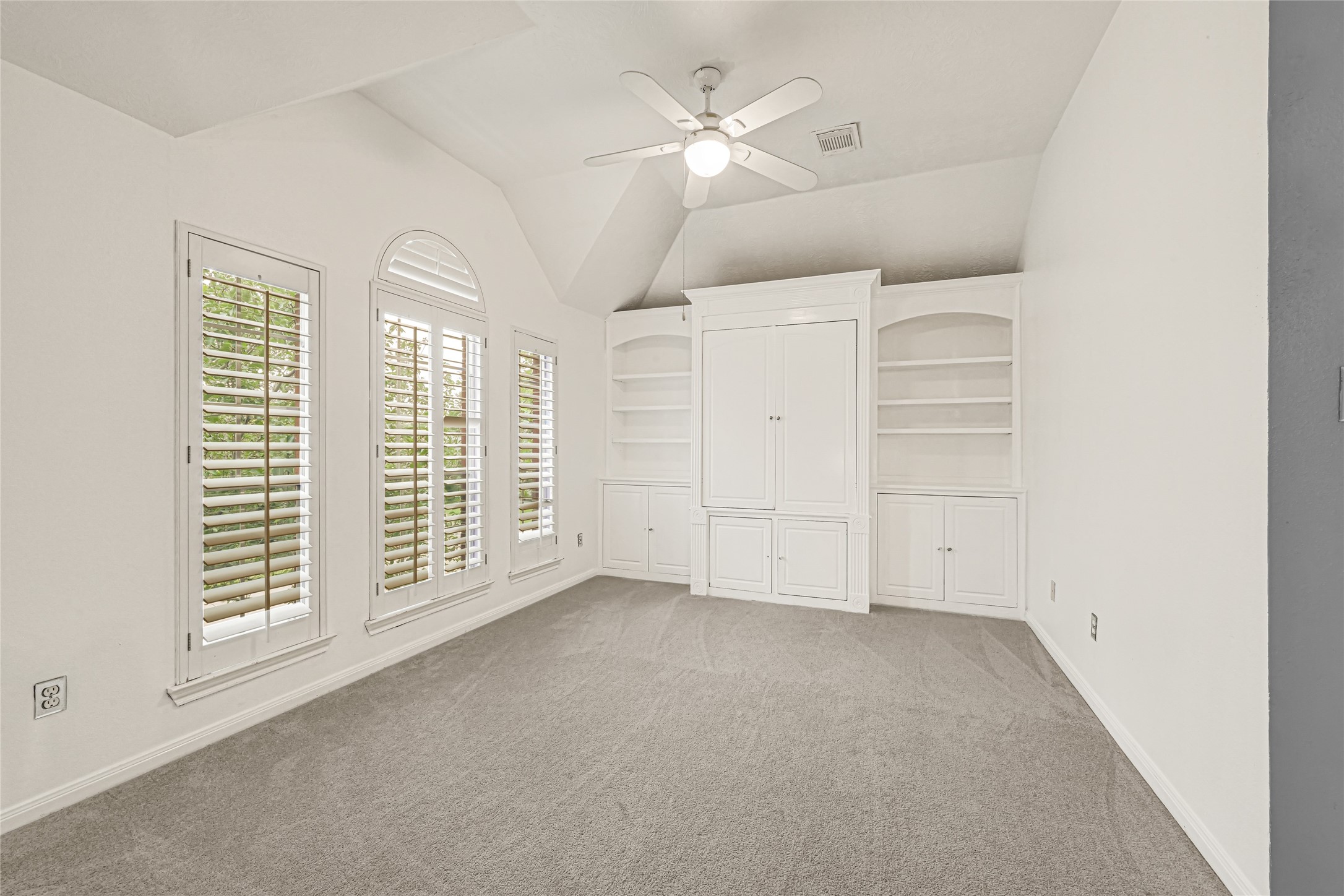 7915 Wolfield Lane Property Photo 6