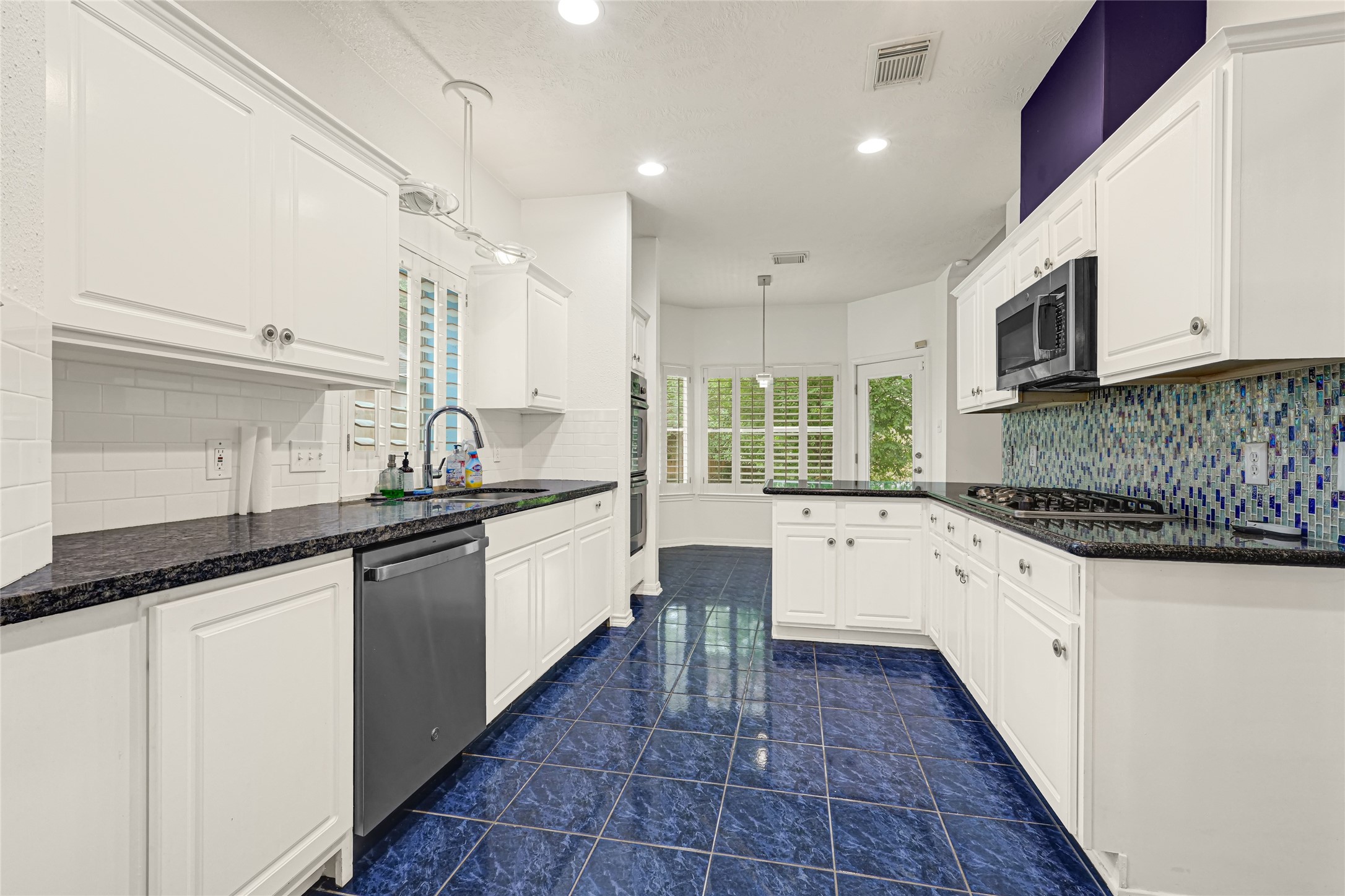 7915 Wolfield Lane Property Photo 12